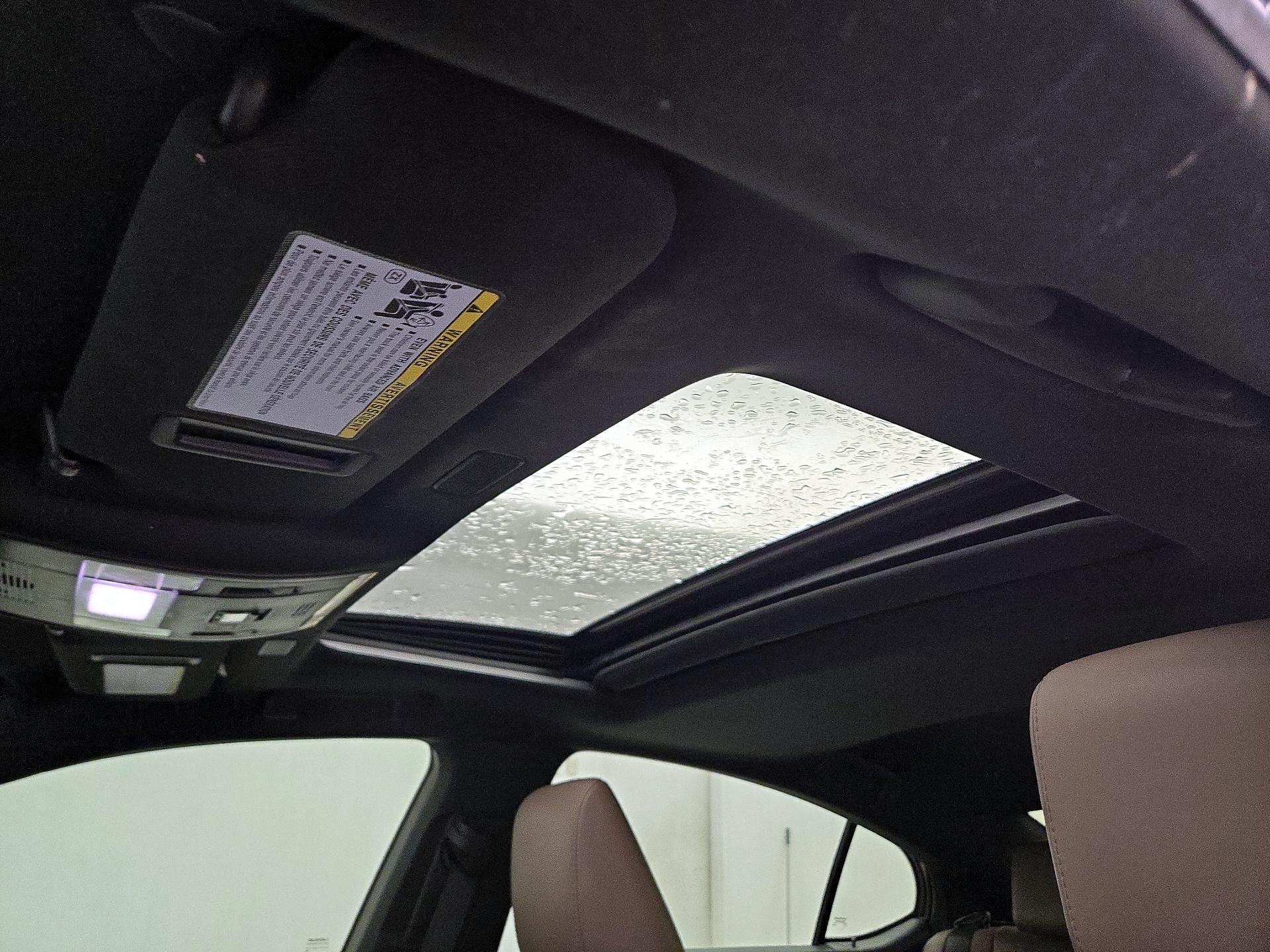 Thumbnail: 2022 Lexus ES - 20