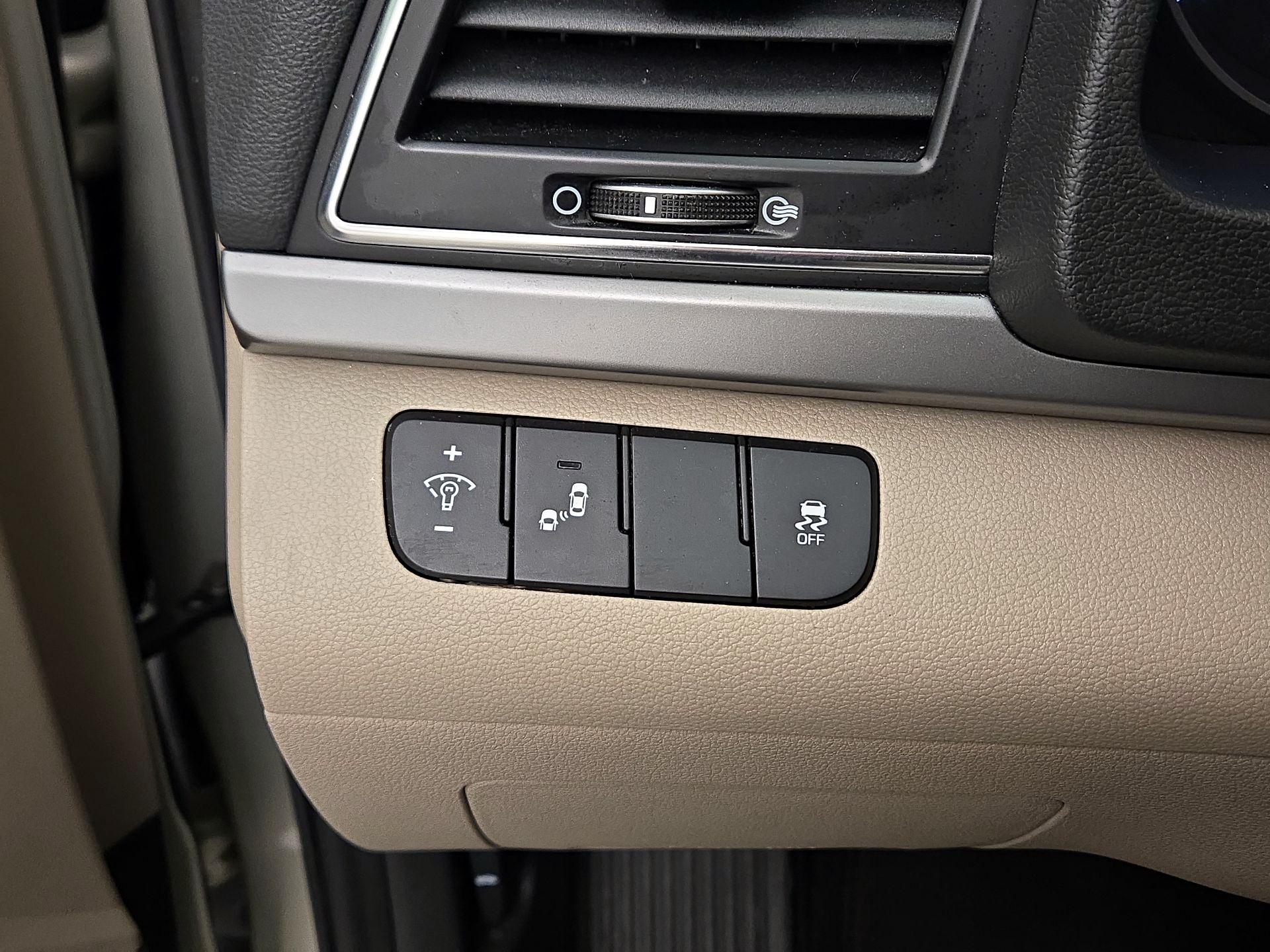 Thumbnail: 2018 Hyundai Elantra - 13