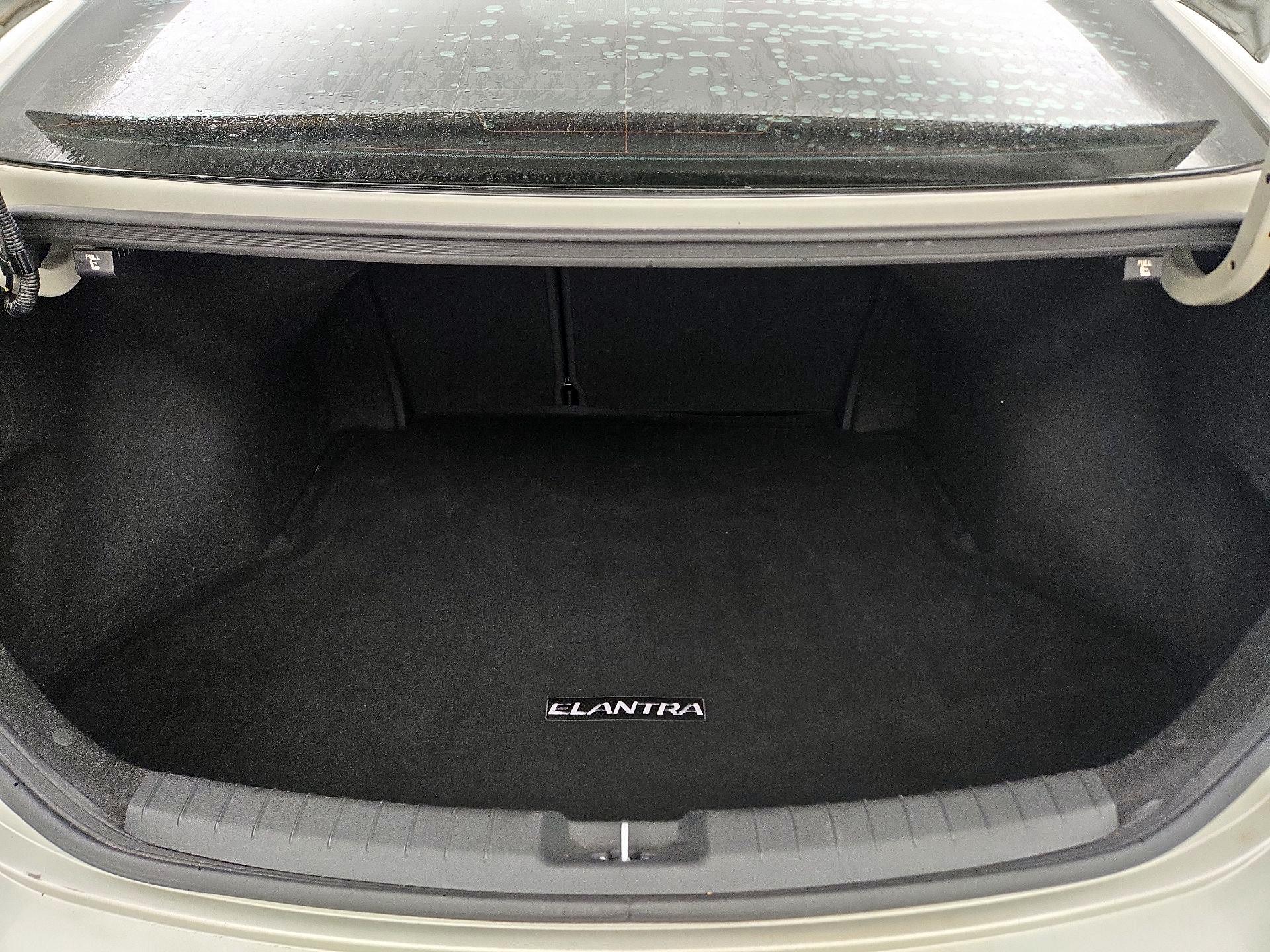 Thumbnail: 2018 Hyundai Elantra - 20