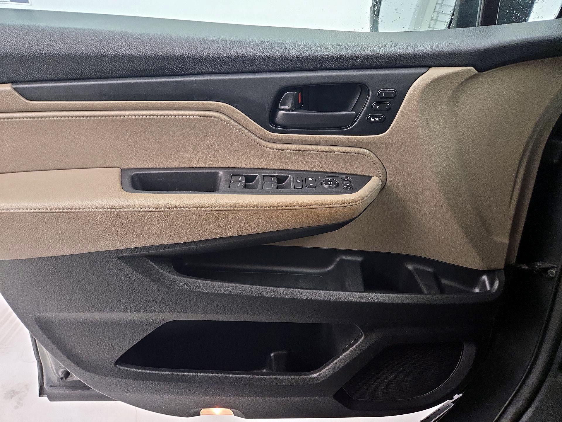 Thumbnail: 2018 Honda Odyssey - 12