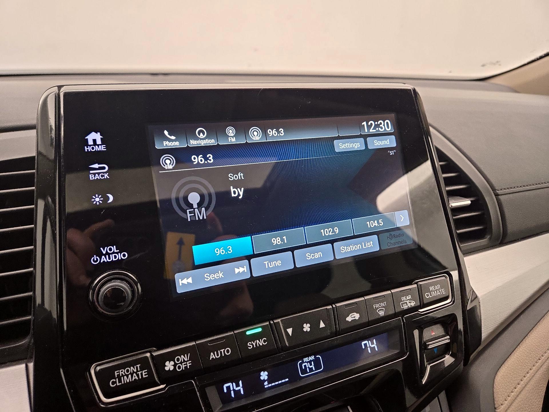 Thumbnail: 2018 Honda Odyssey - 15