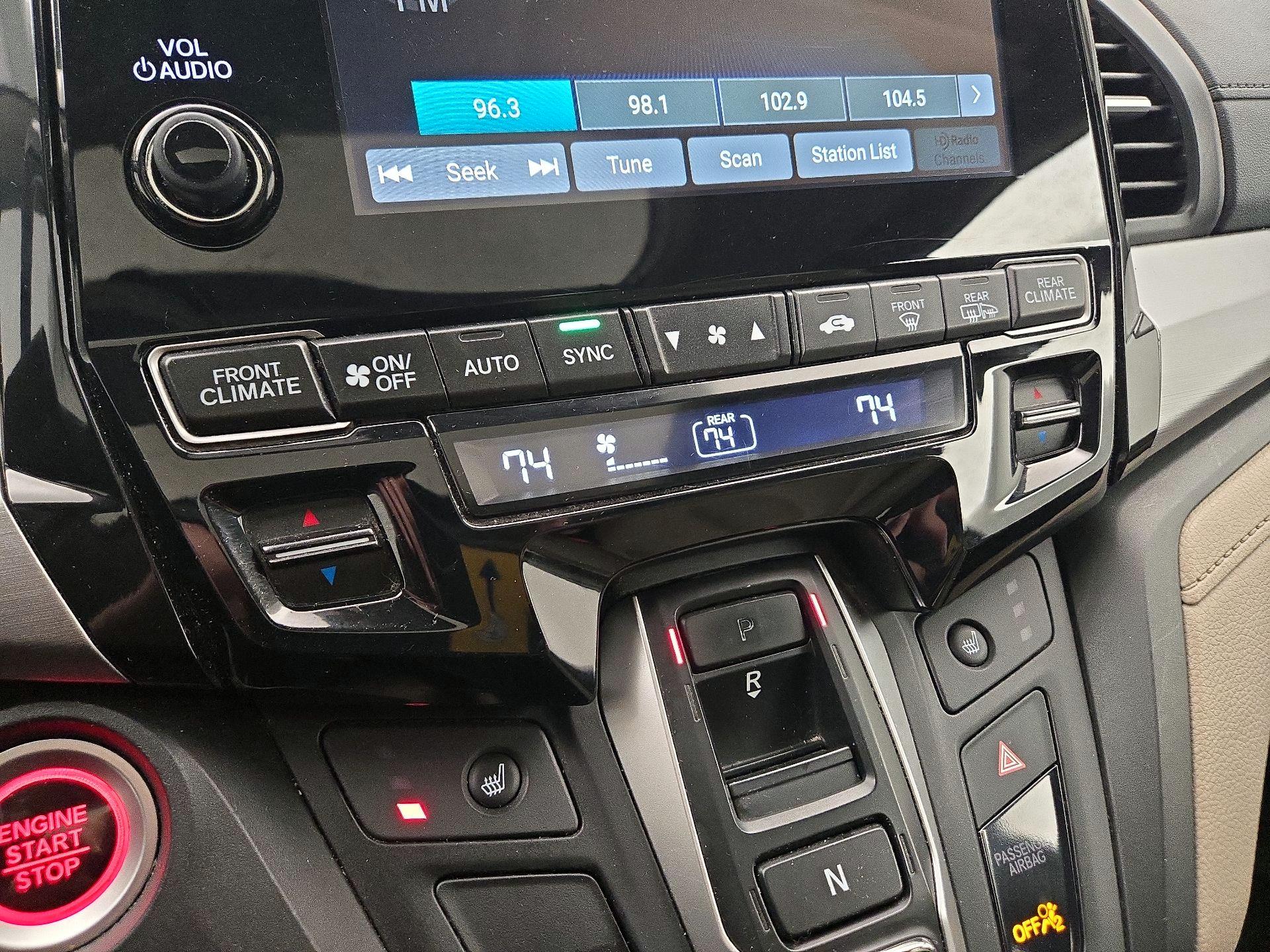 Thumbnail: 2018 Honda Odyssey - 16