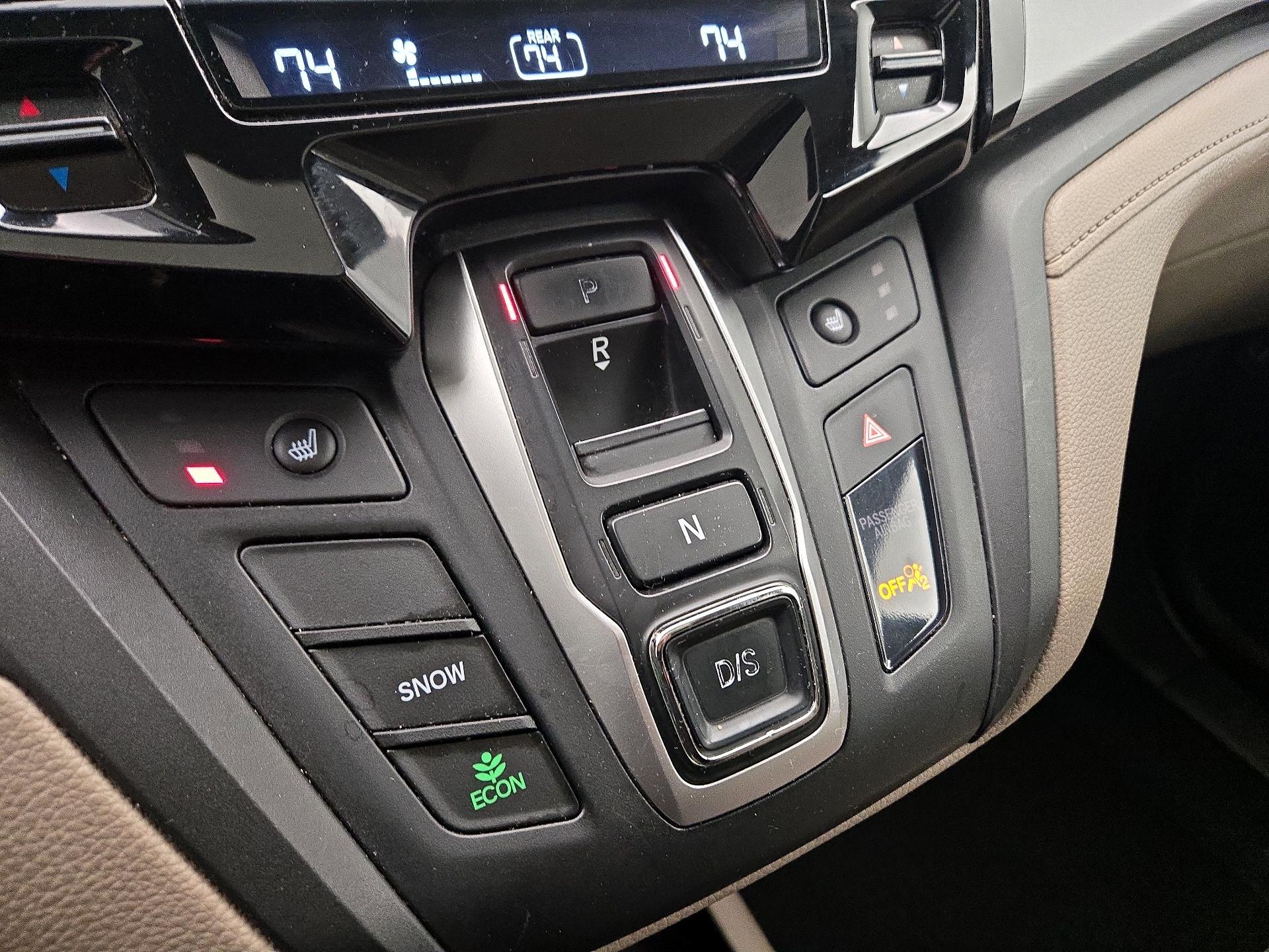 Thumbnail: 2018 Honda Odyssey - 17