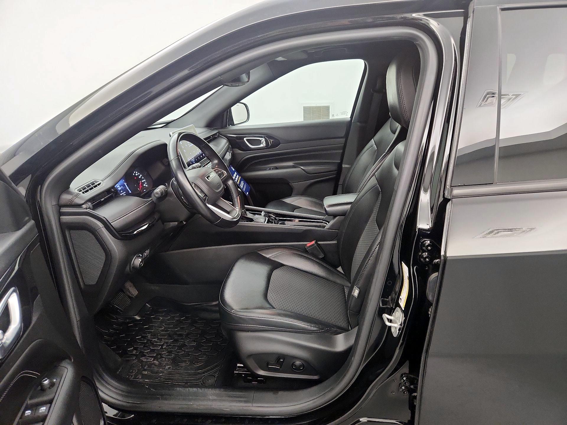 Thumbnail: 2022 Jeep Compass - 11