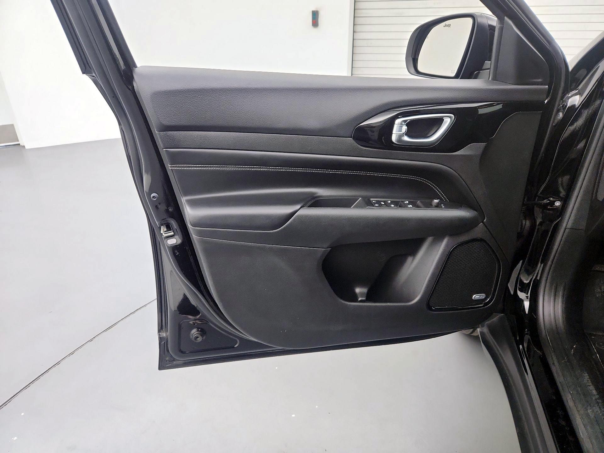 Thumbnail: 2022 Jeep Compass - 12