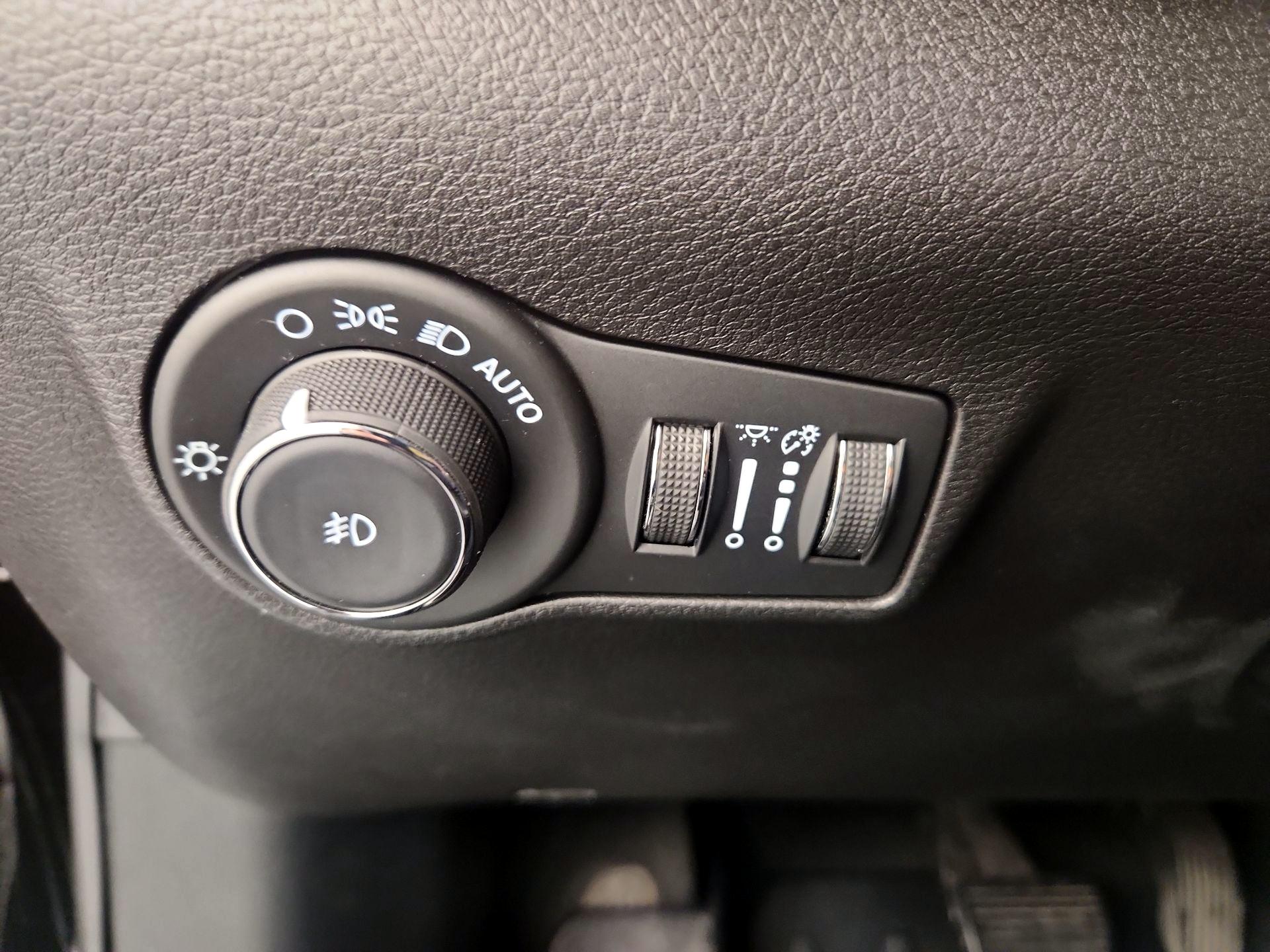 Thumbnail: 2022 Jeep Compass - 13