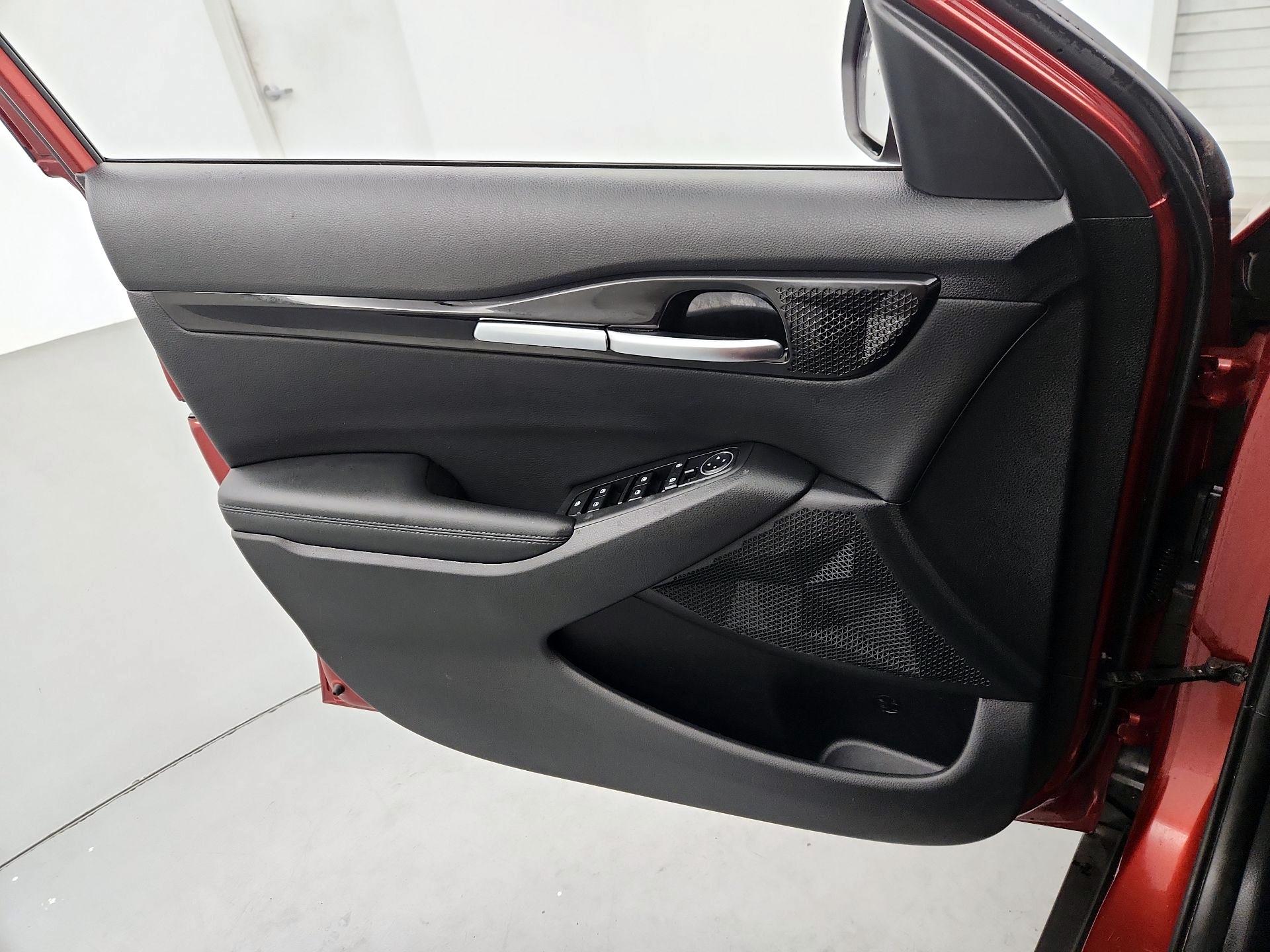 Thumbnail: 2023 Kia Seltos - 12