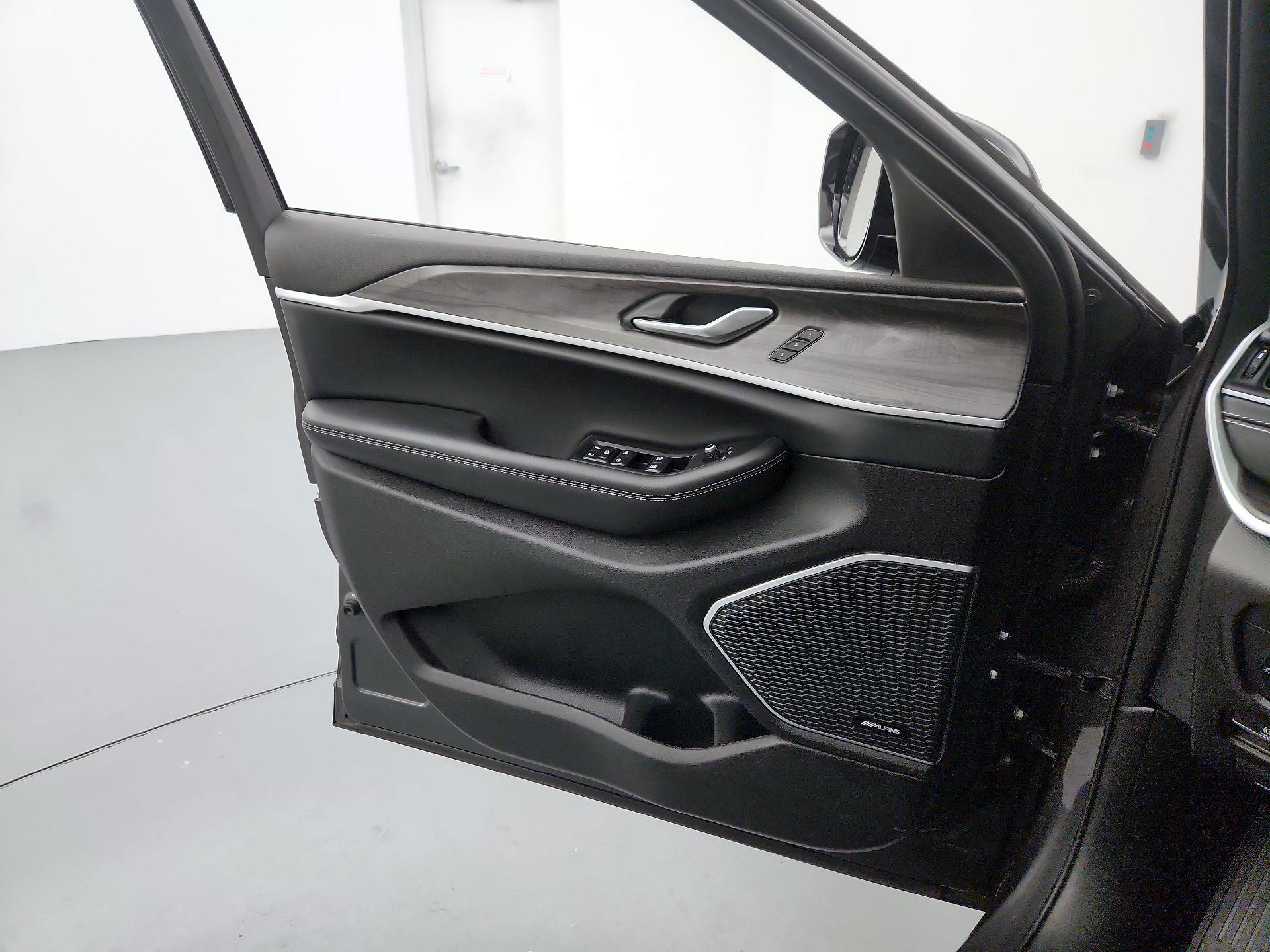 Thumbnail: 2022 Jeep Grand Cherokee L - 12