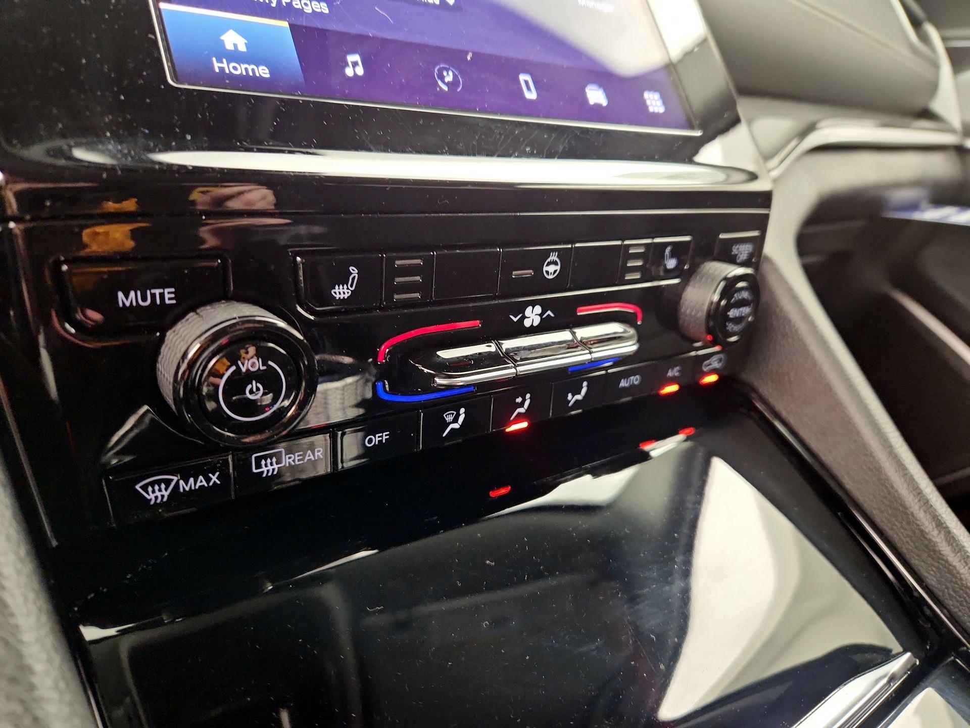 Thumbnail: 2022 Jeep Grand Cherokee - 16