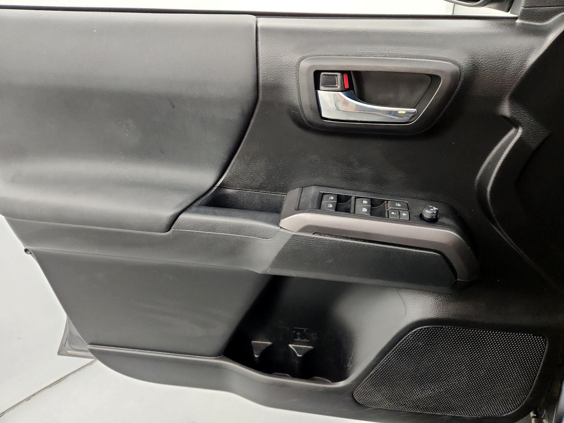 Thumbnail: 2022 Toyota Tacoma - 12