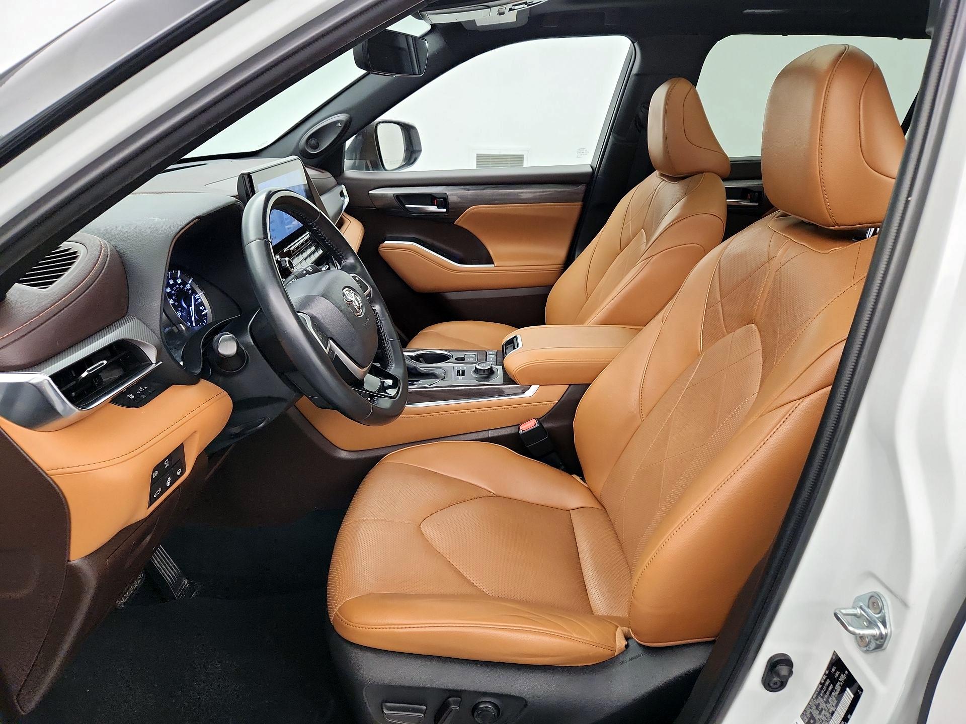 Thumbnail: 2022 Toyota Highlander - 11