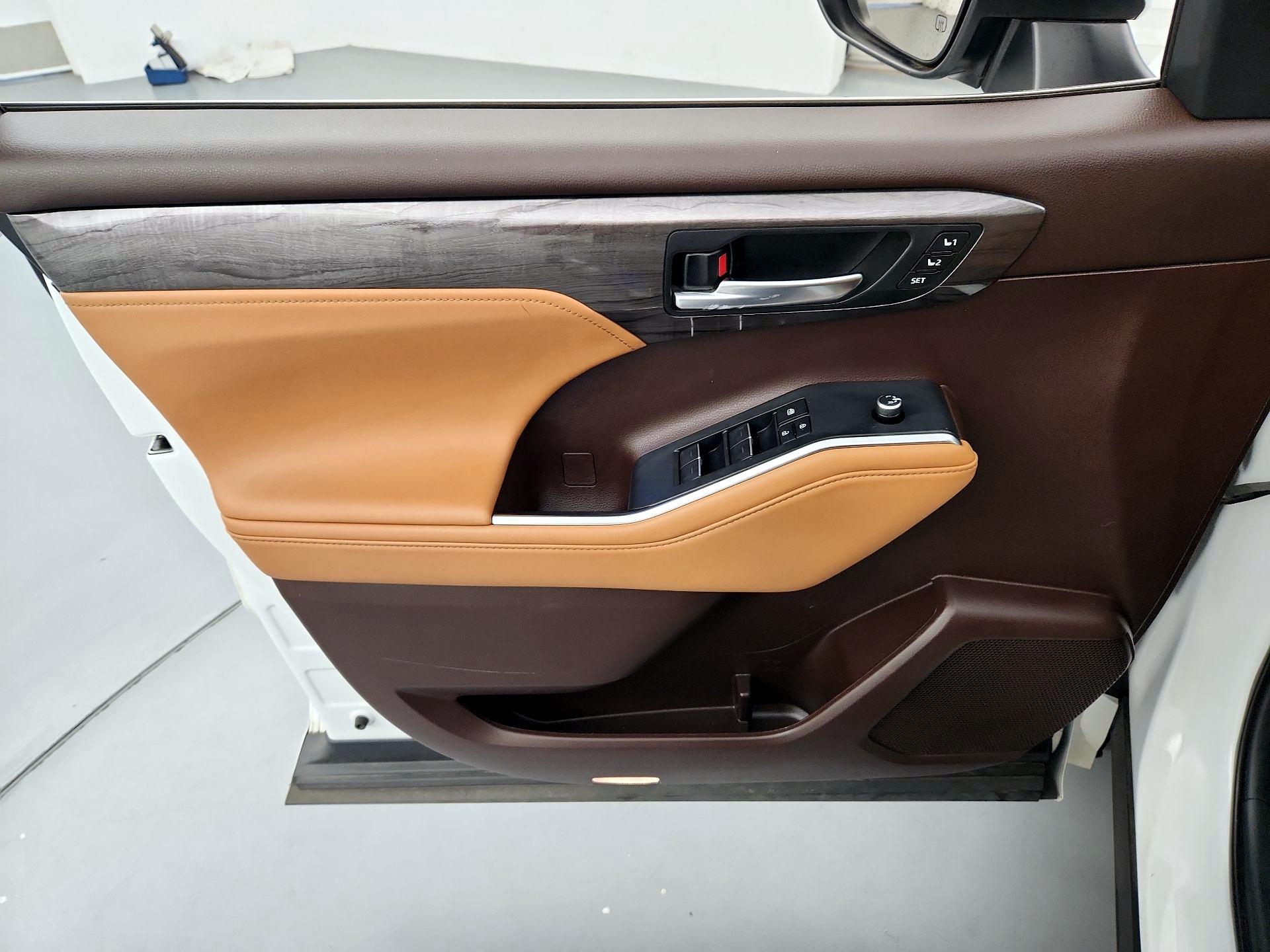 Thumbnail: 2022 Toyota Highlander - 12