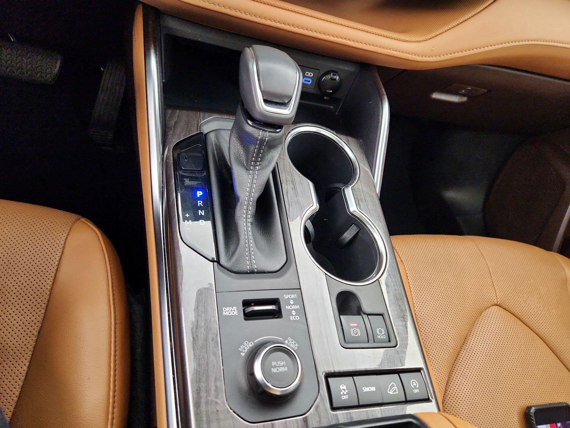 Thumbnail: 2022 Toyota Highlander - 17