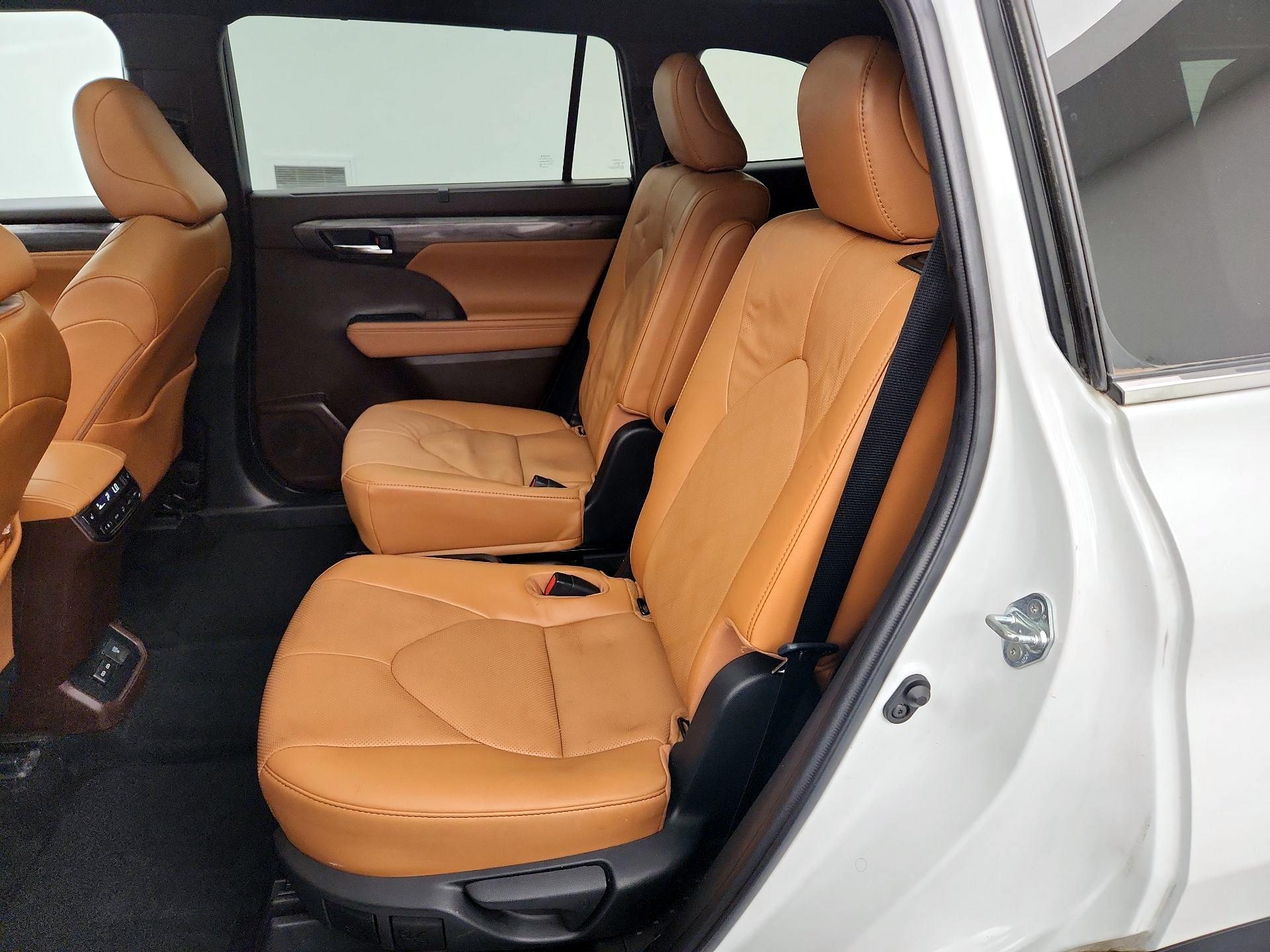 Thumbnail: 2022 Toyota Highlander - 20