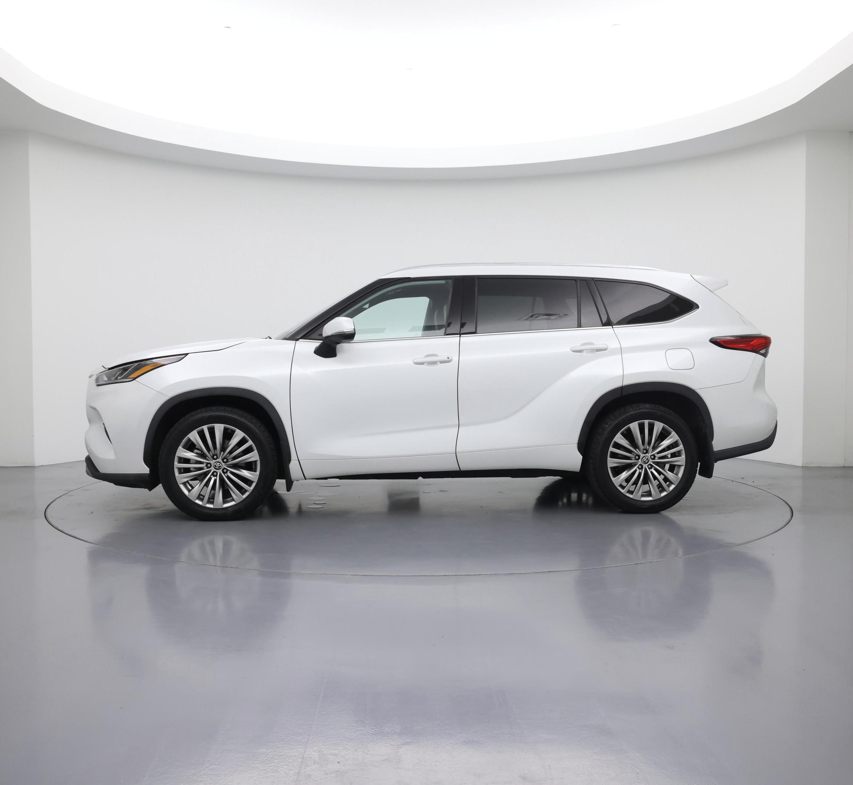 Thumbnail: 2022 Toyota Highlander - 3