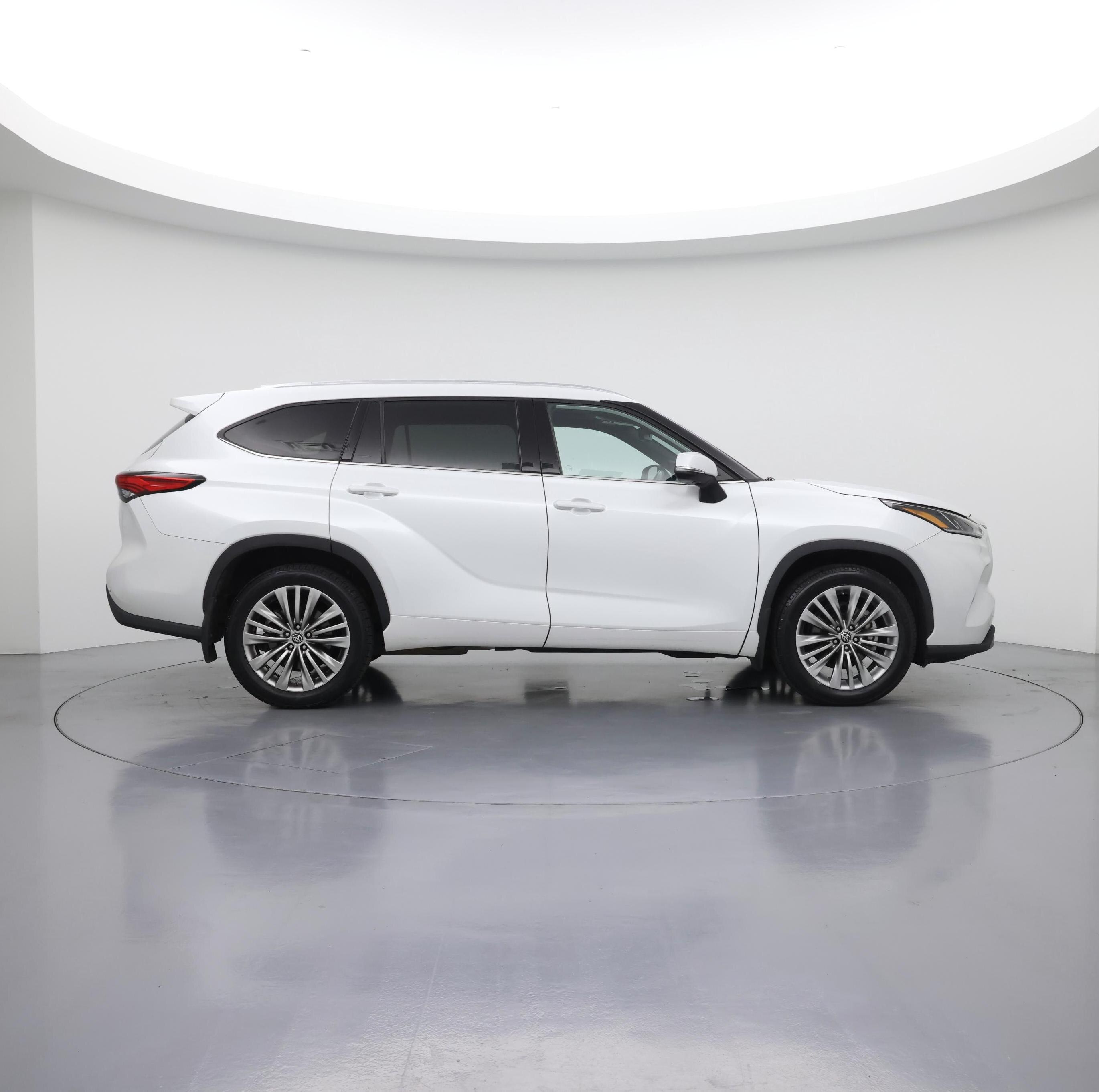 Thumbnail: 2022 Toyota Highlander - 7