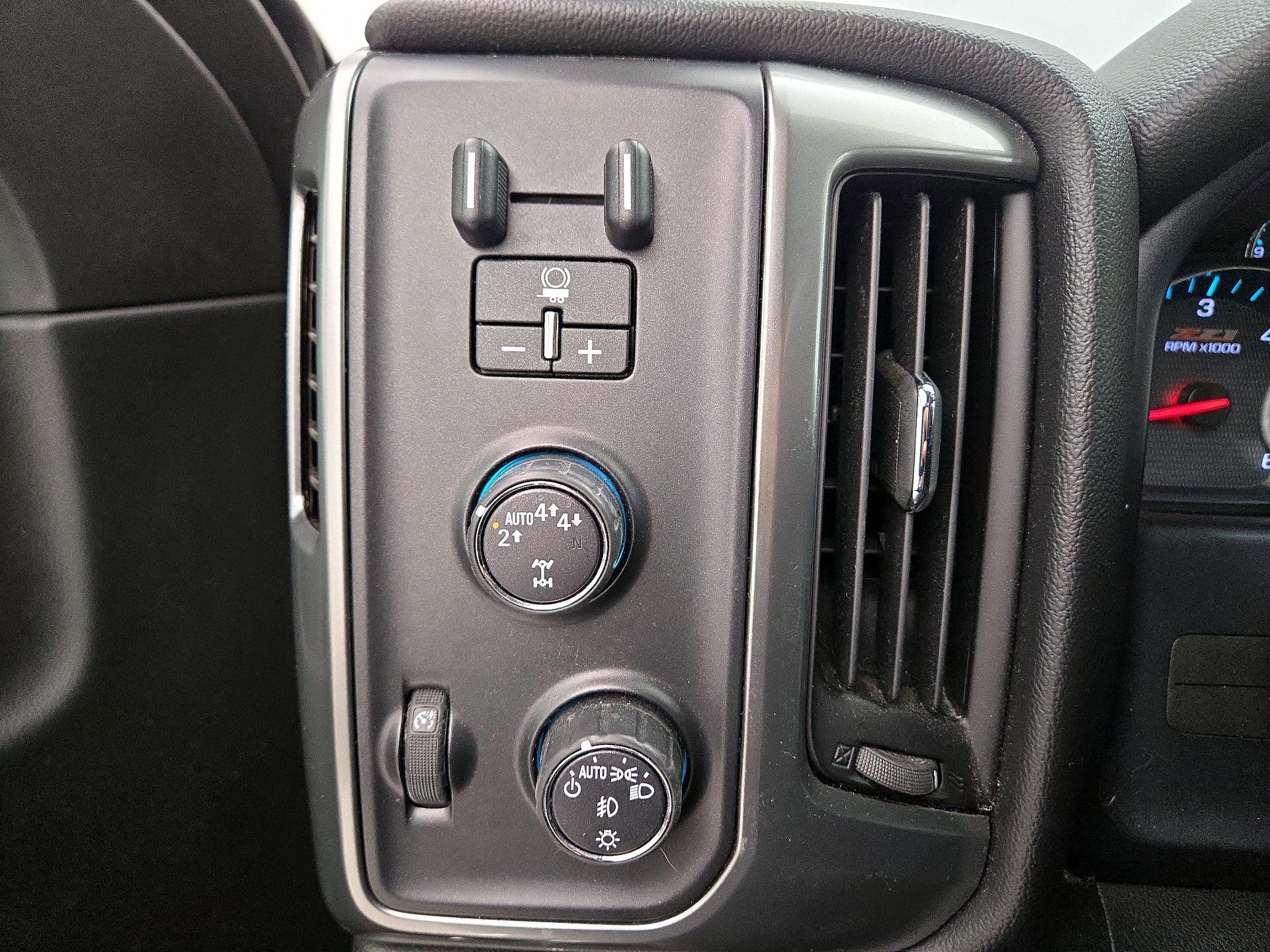 Thumbnail: 2017 Chevrolet Silverado 1500 - 13