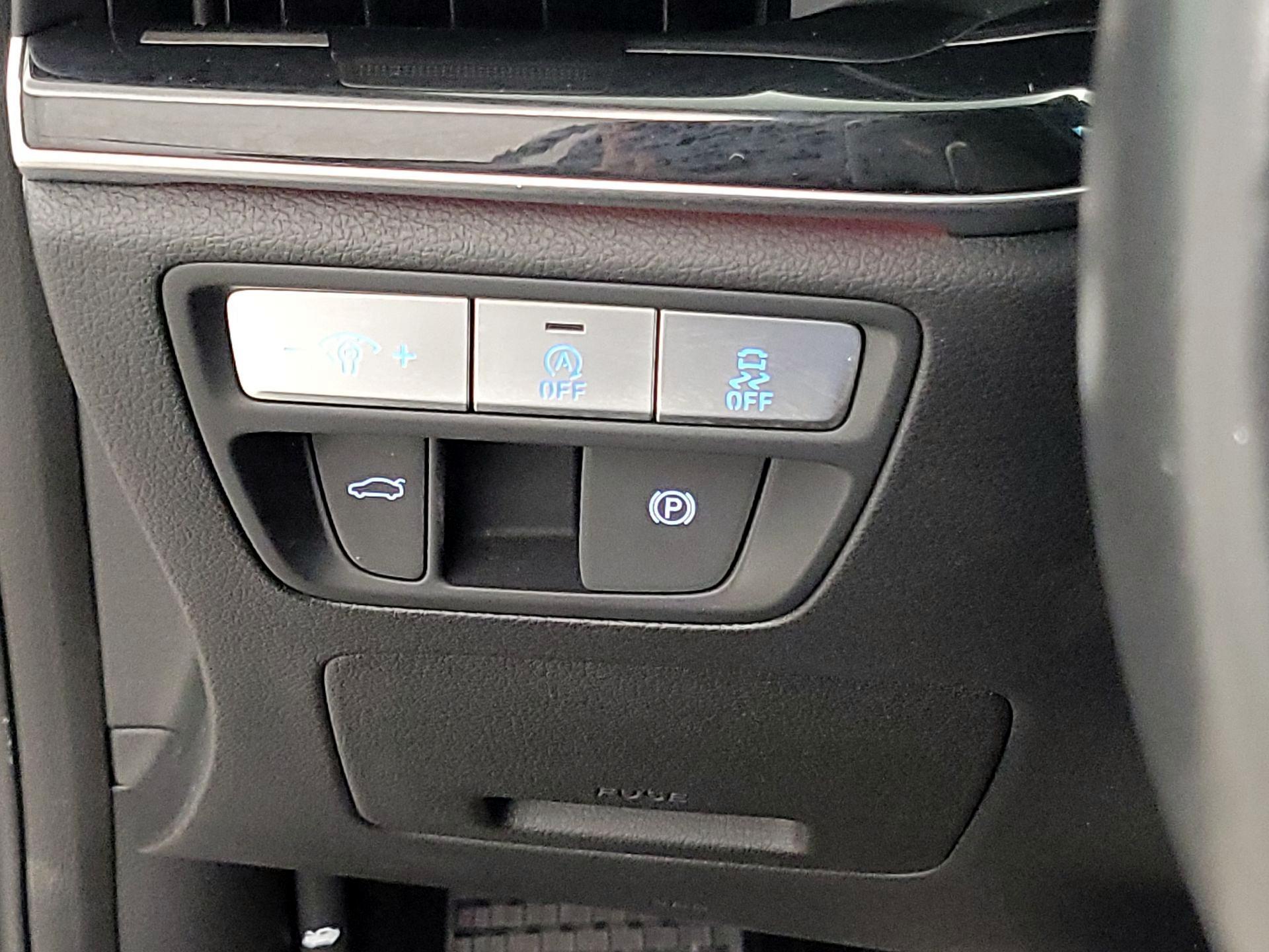 Thumbnail: 2023 Genesis G80 - 13