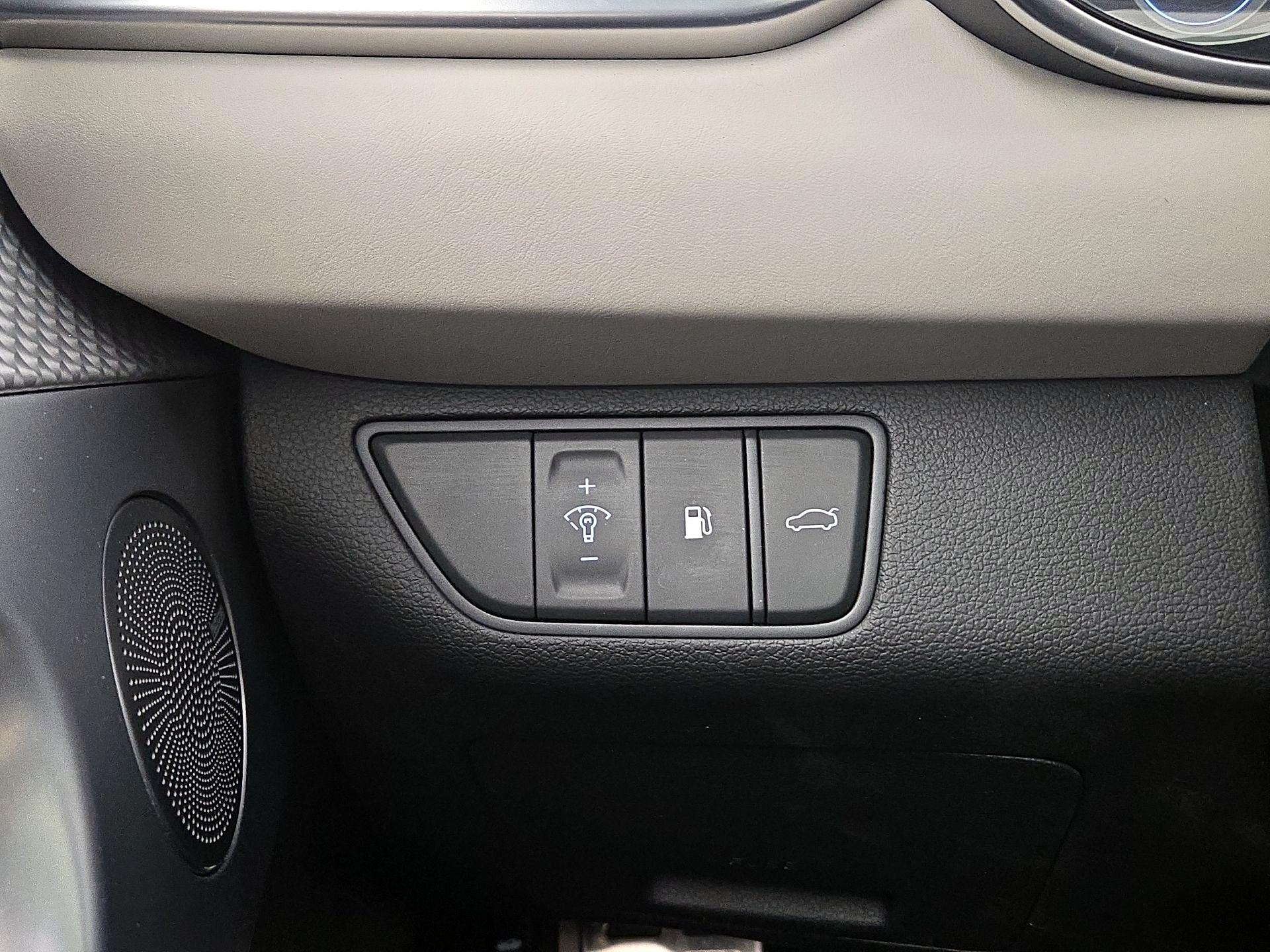 Thumbnail: 2023 Genesis G70 - 13