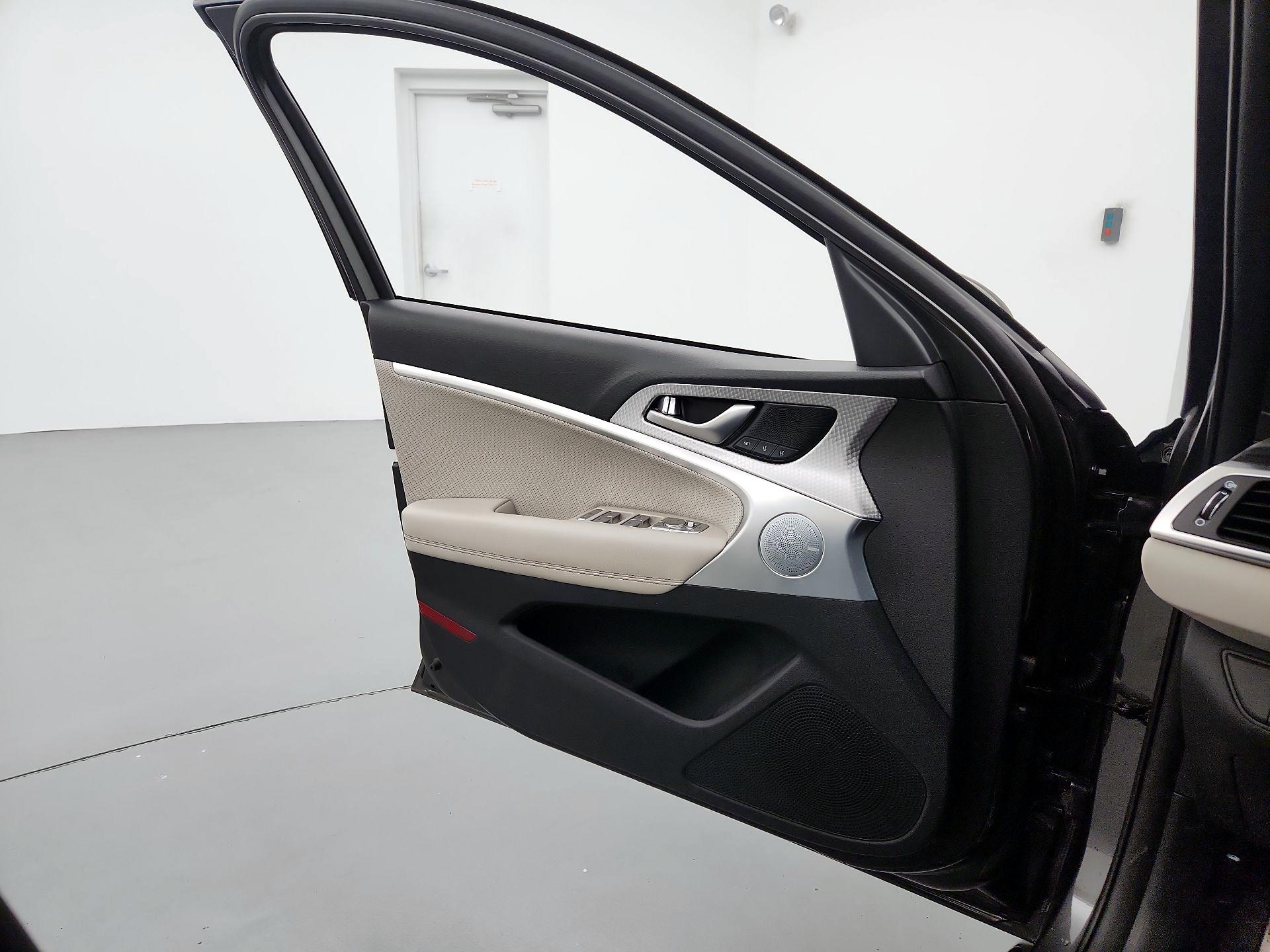 Thumbnail: 2023 Genesis G70 - 12