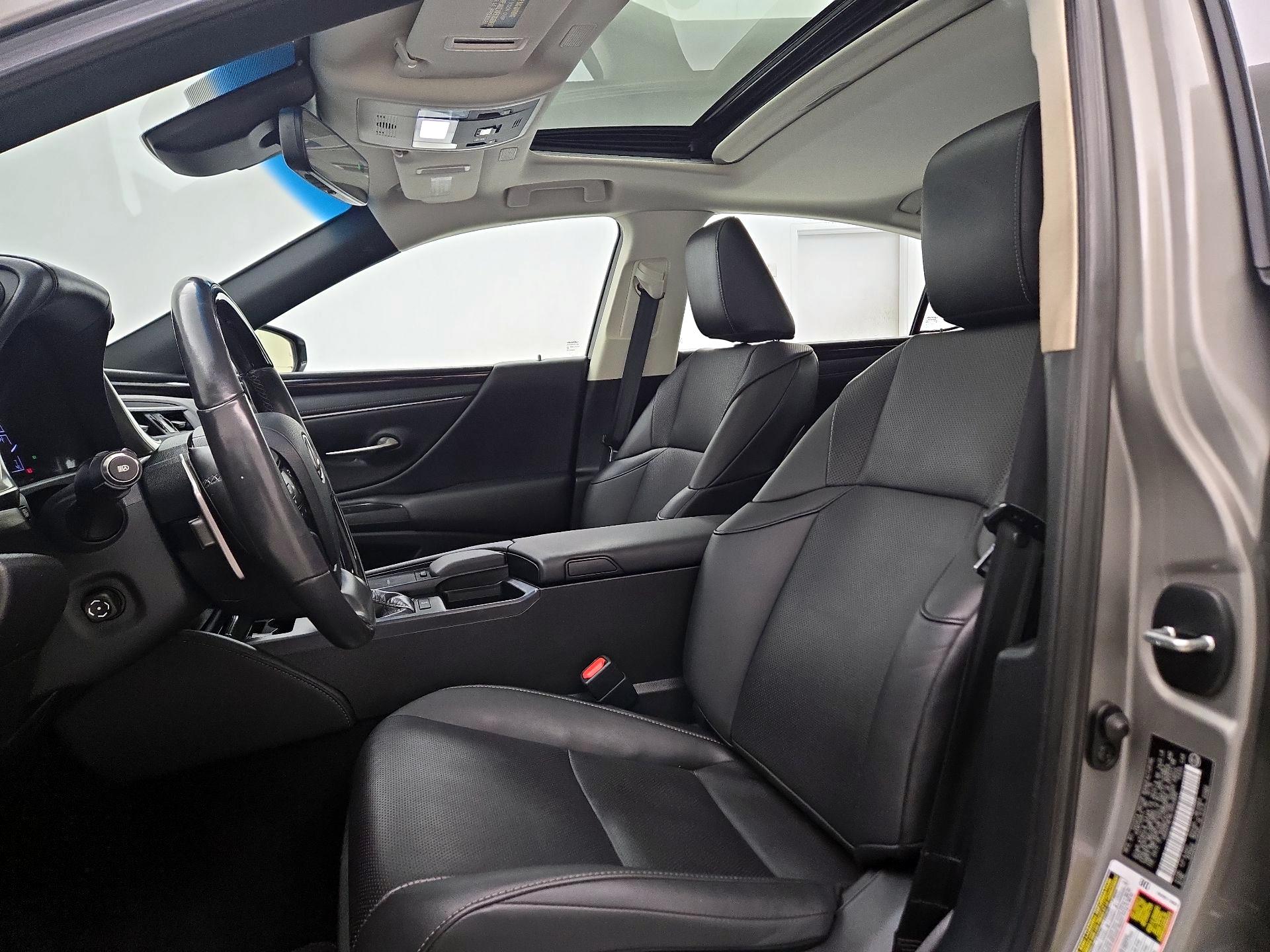 Thumbnail: 2020 Lexus ES - 11