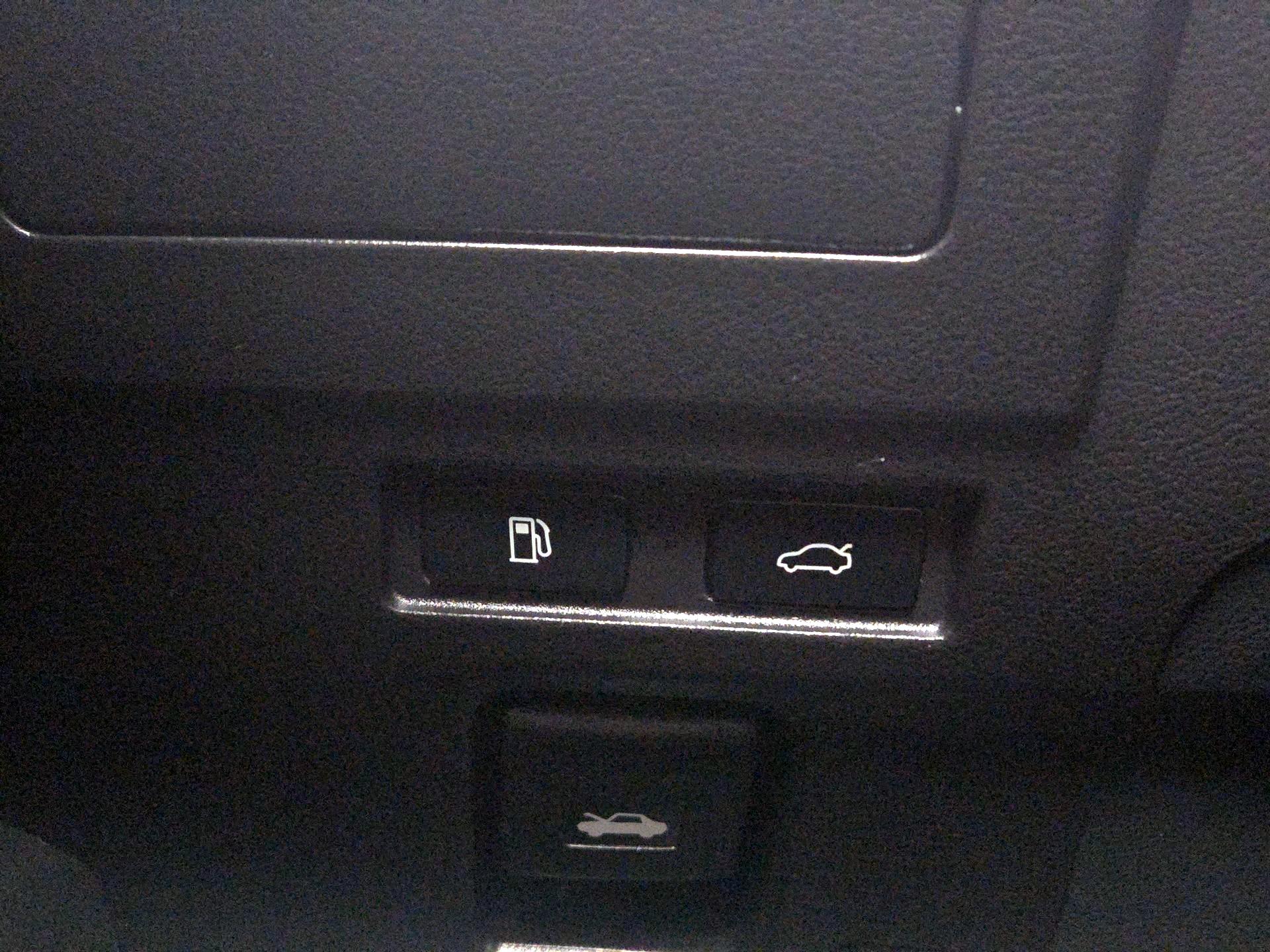 Thumbnail: 2020 Lexus ES - 13