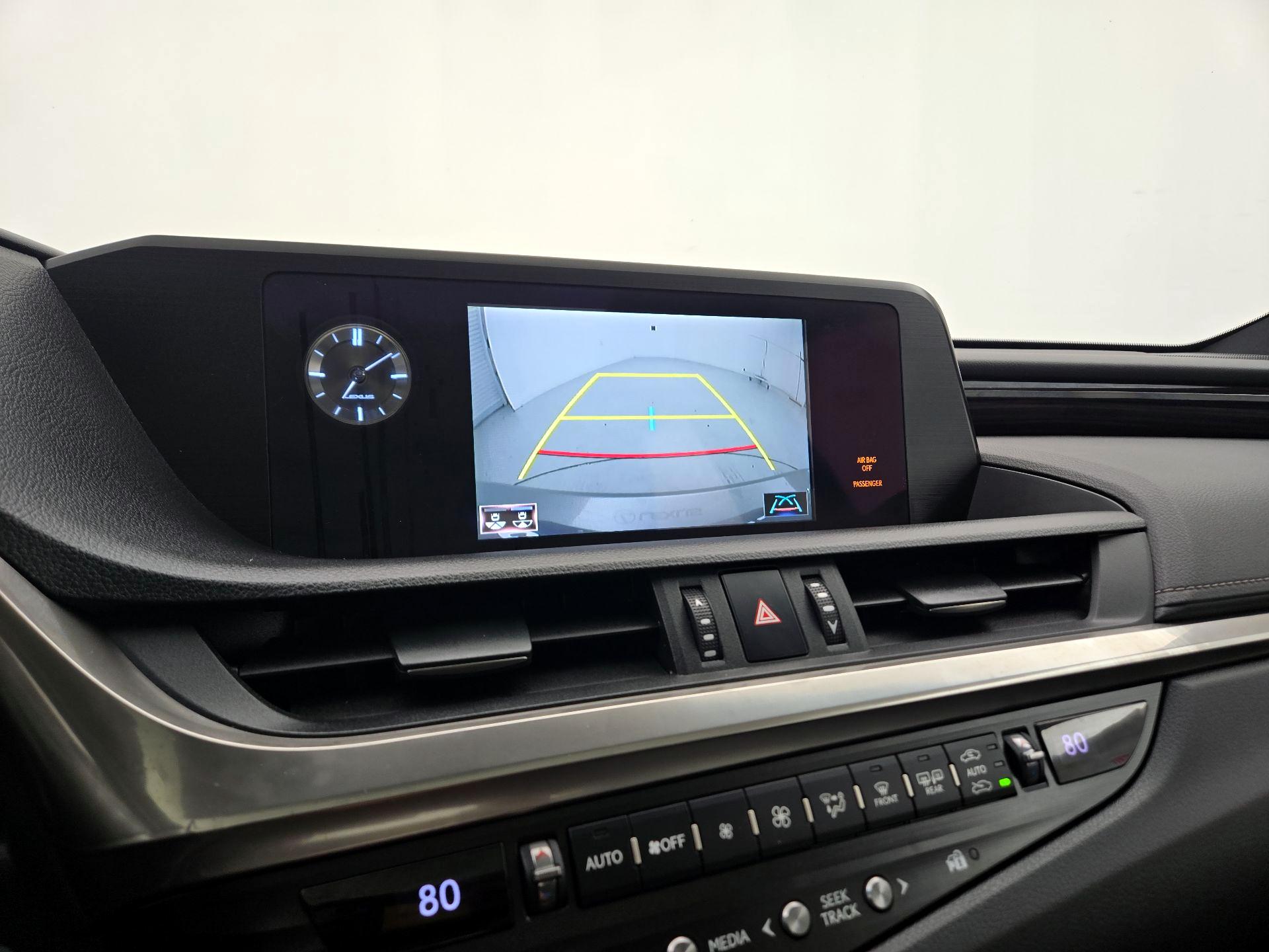 Thumbnail: 2020 Lexus ES - 14