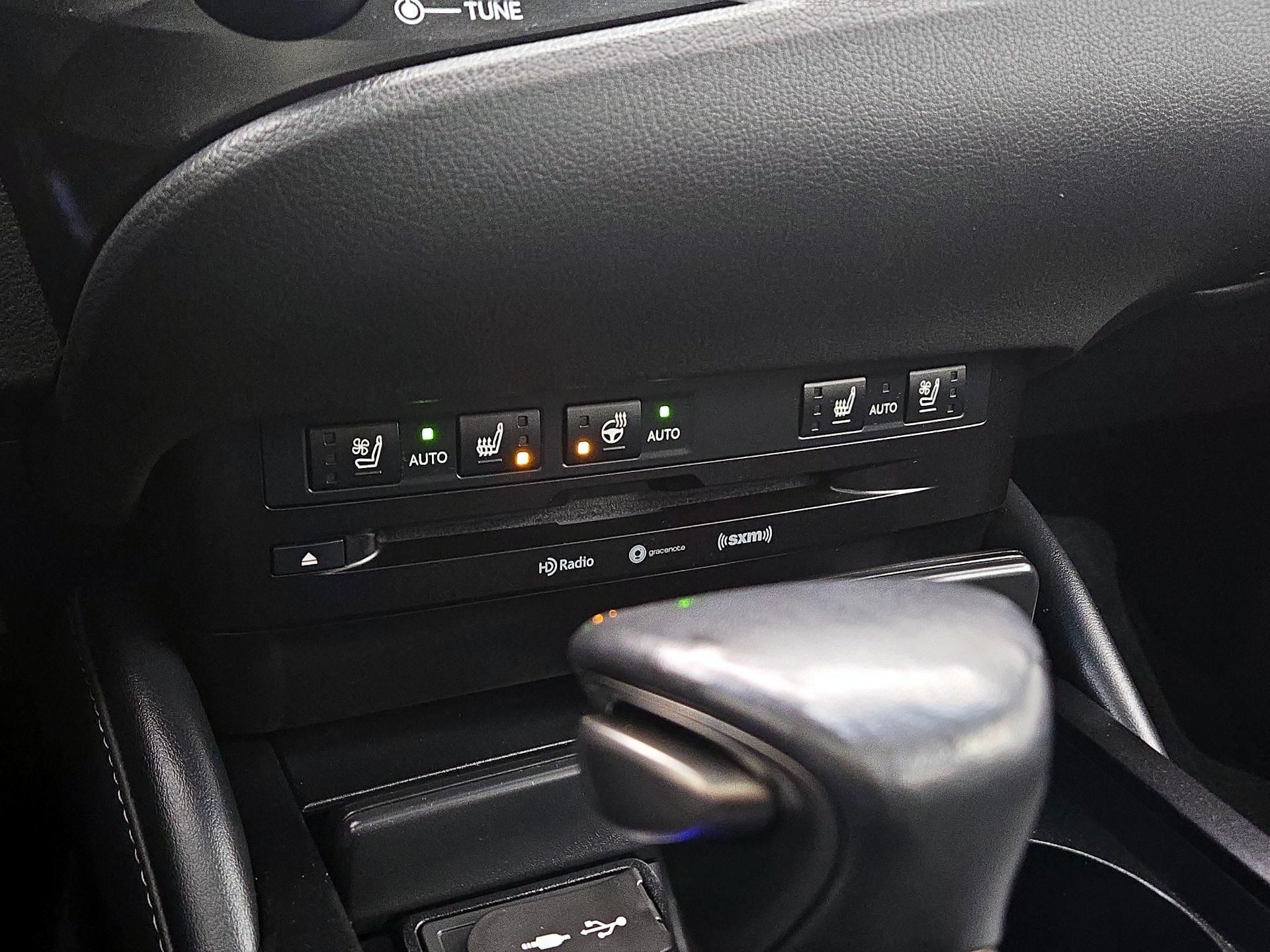 Thumbnail: 2020 Lexus ES - 16