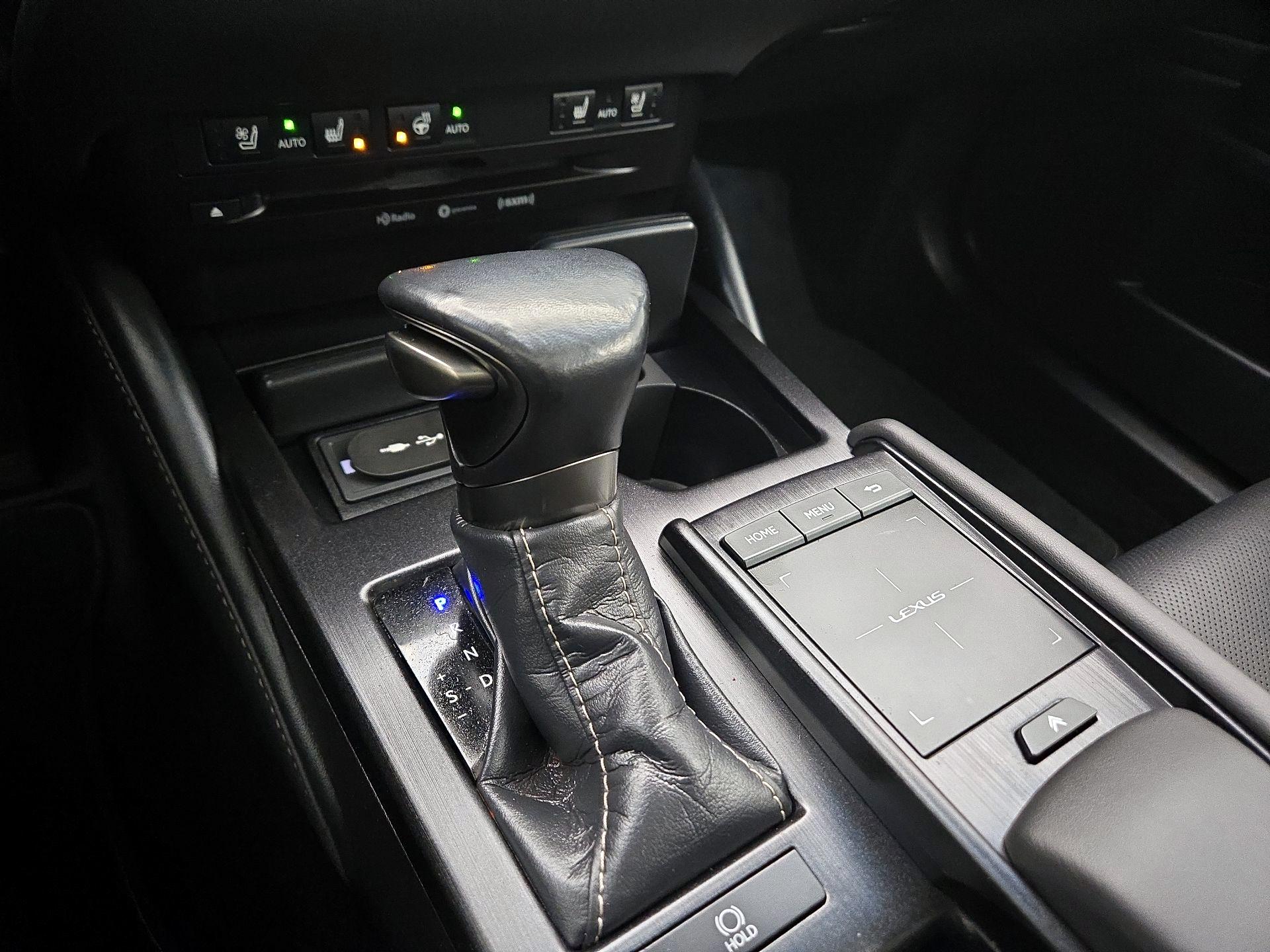 Thumbnail: 2020 Lexus ES - 17