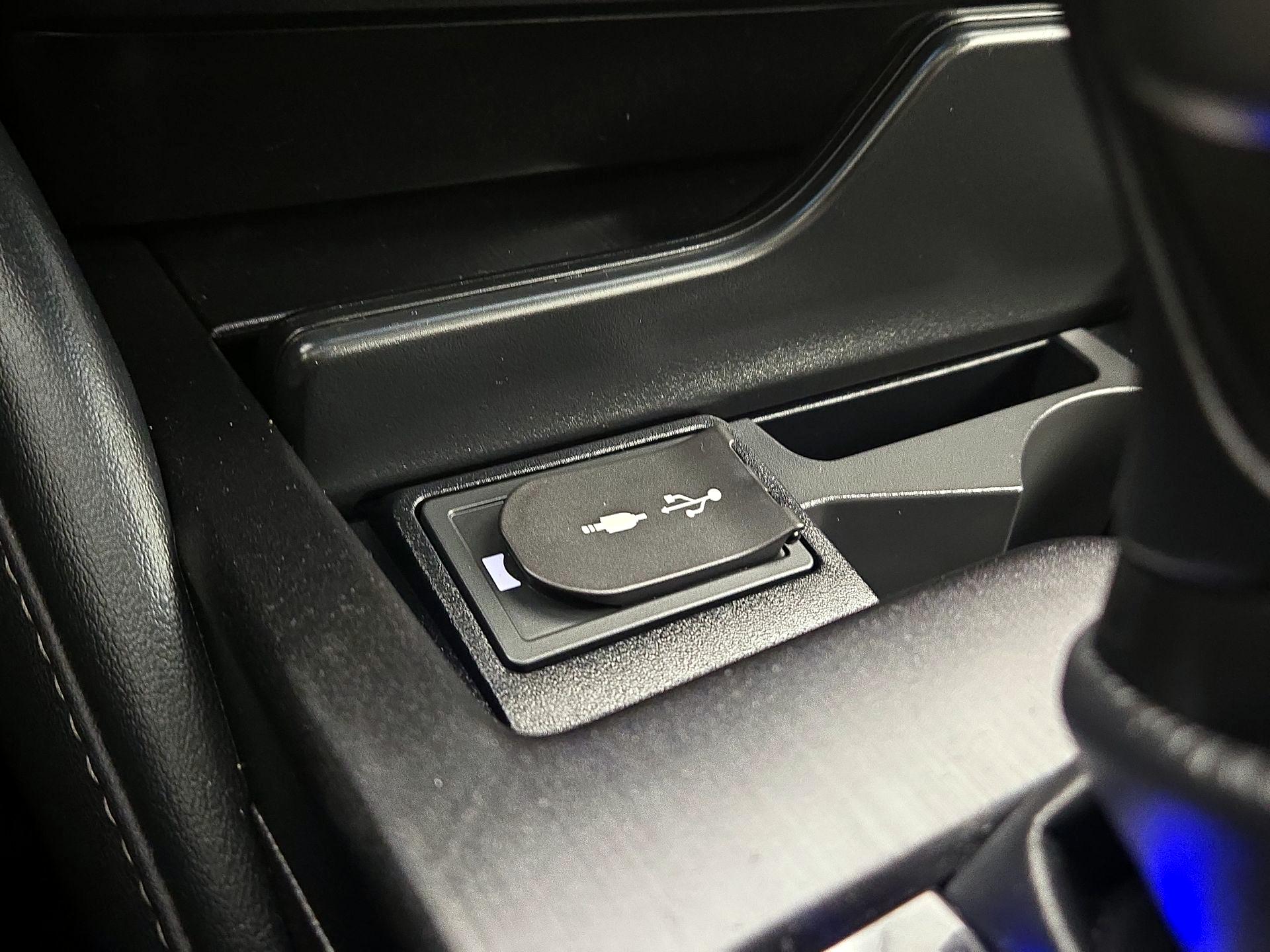 Thumbnail: 2020 Lexus ES - 18