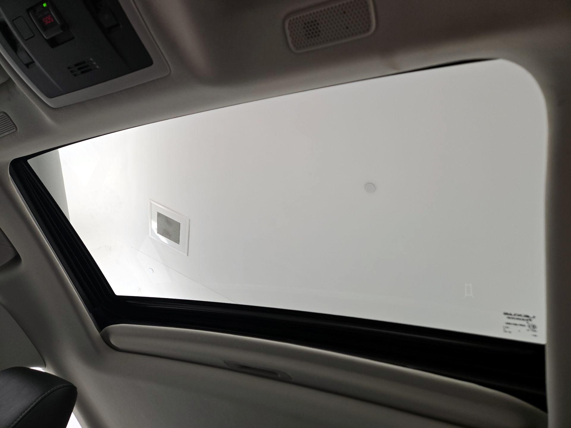 Thumbnail: 2020 Lexus ES - 19