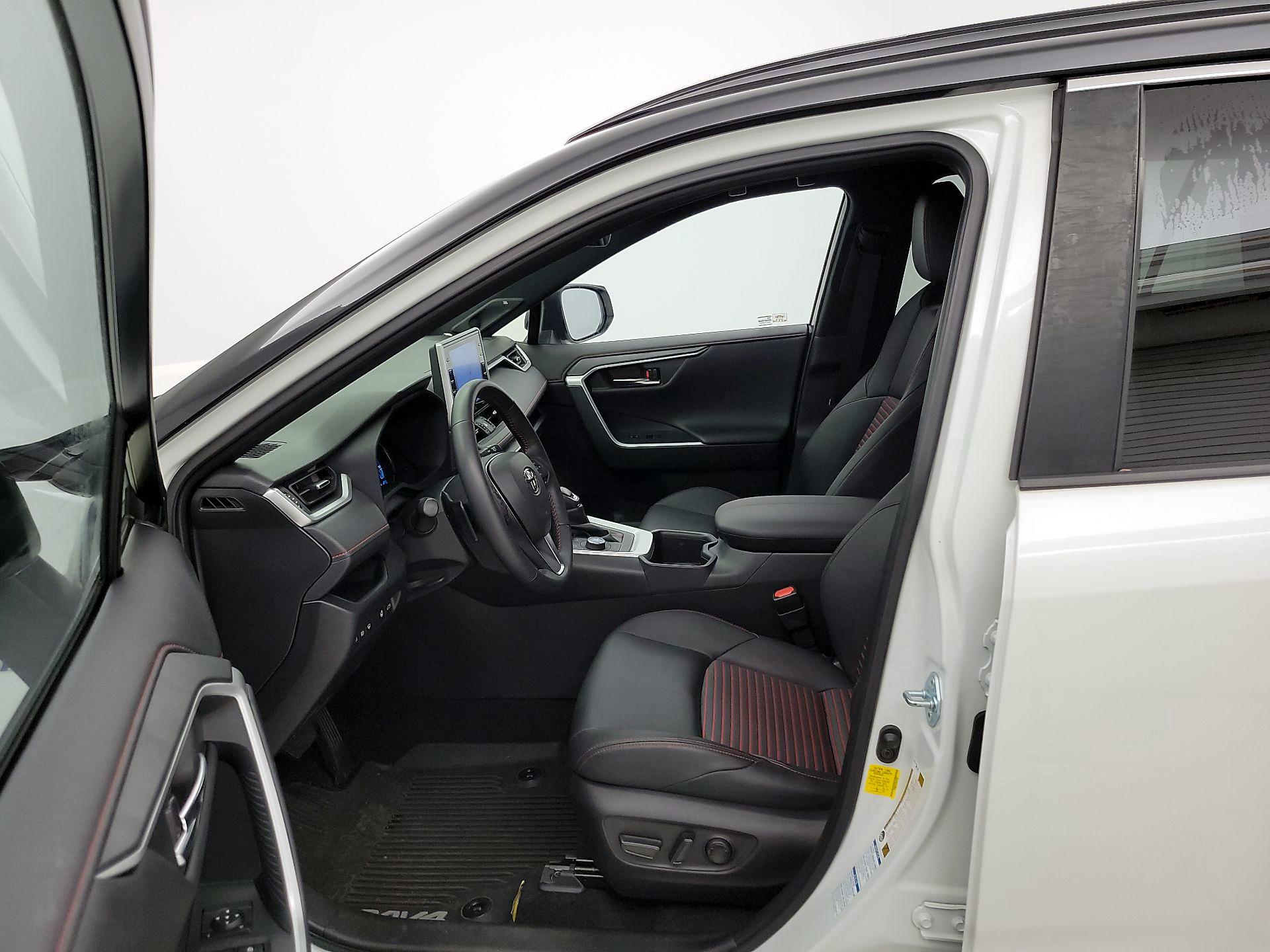 Thumbnail: 2022 Toyota RAV4 - 11