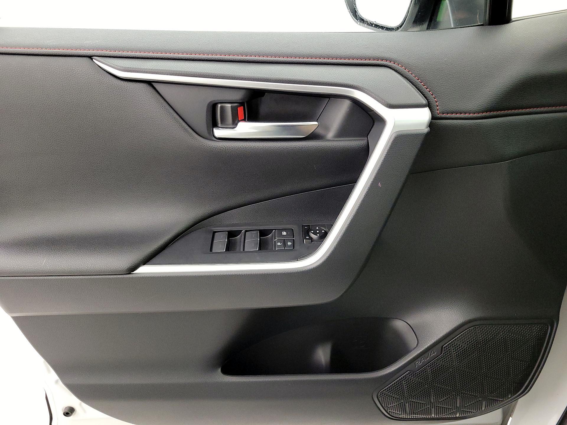 Thumbnail: 2022 Toyota RAV4 - 12