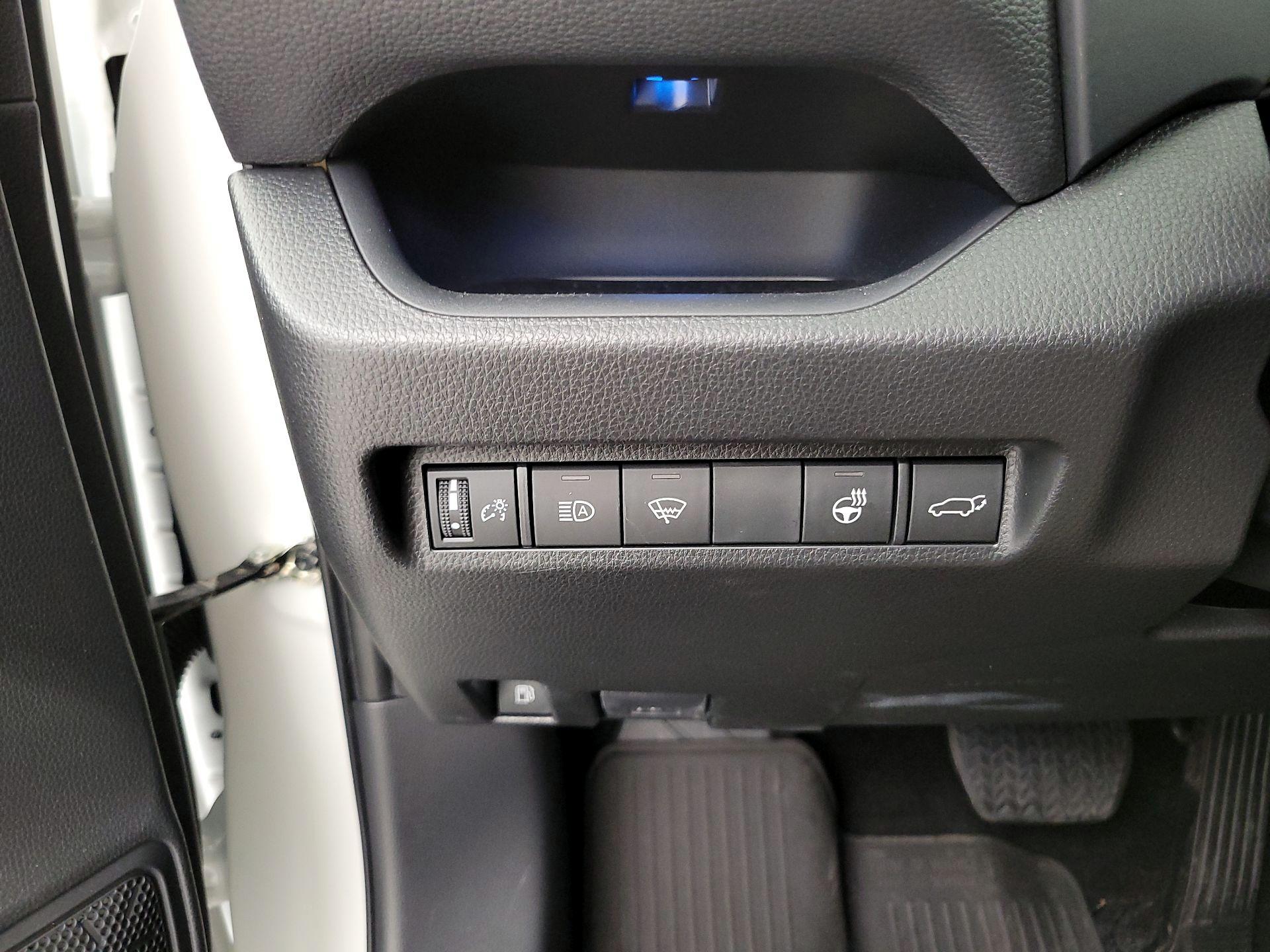 Thumbnail: 2022 Toyota RAV4 - 13