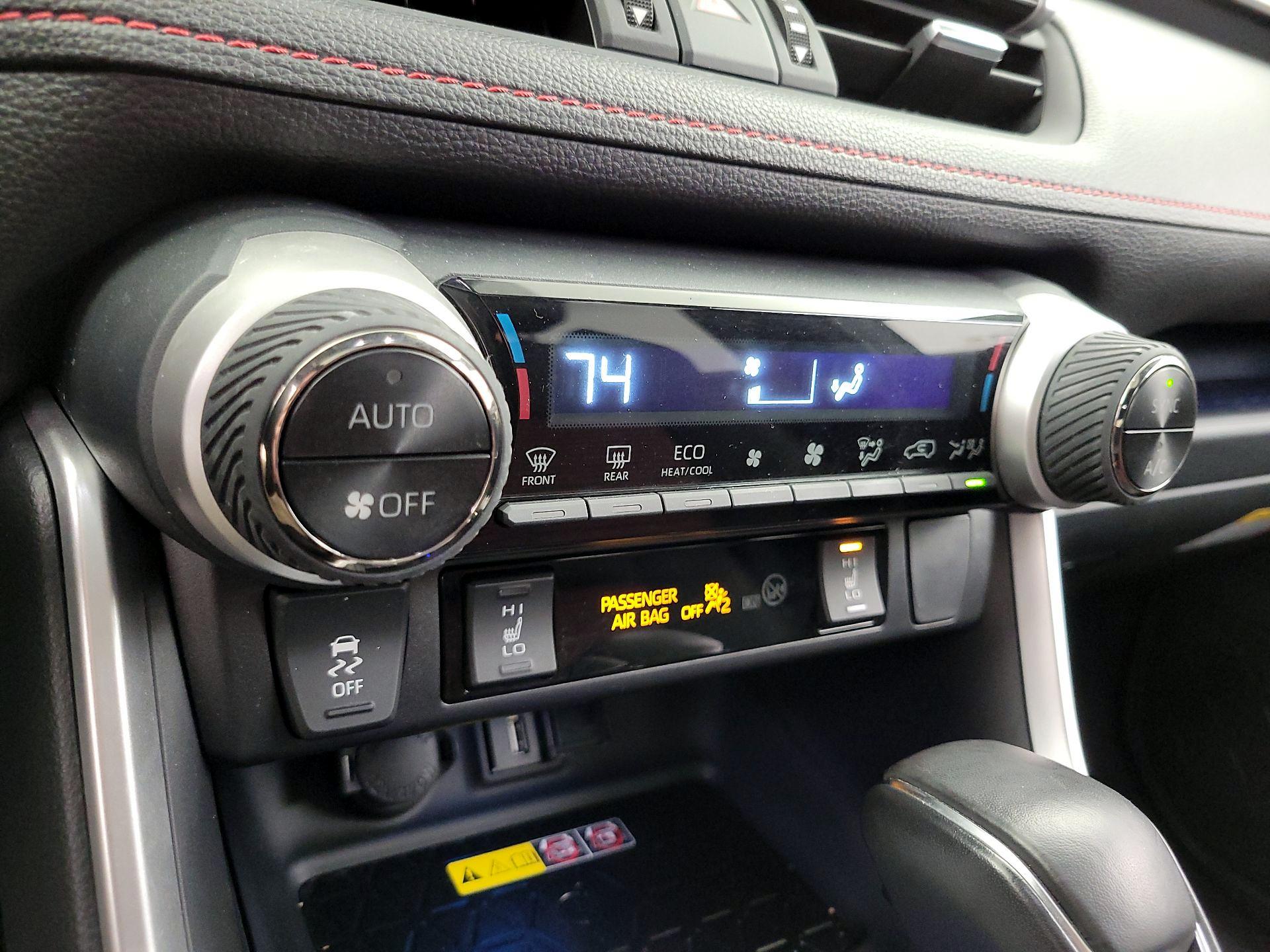 Thumbnail: 2022 Toyota RAV4 - 17