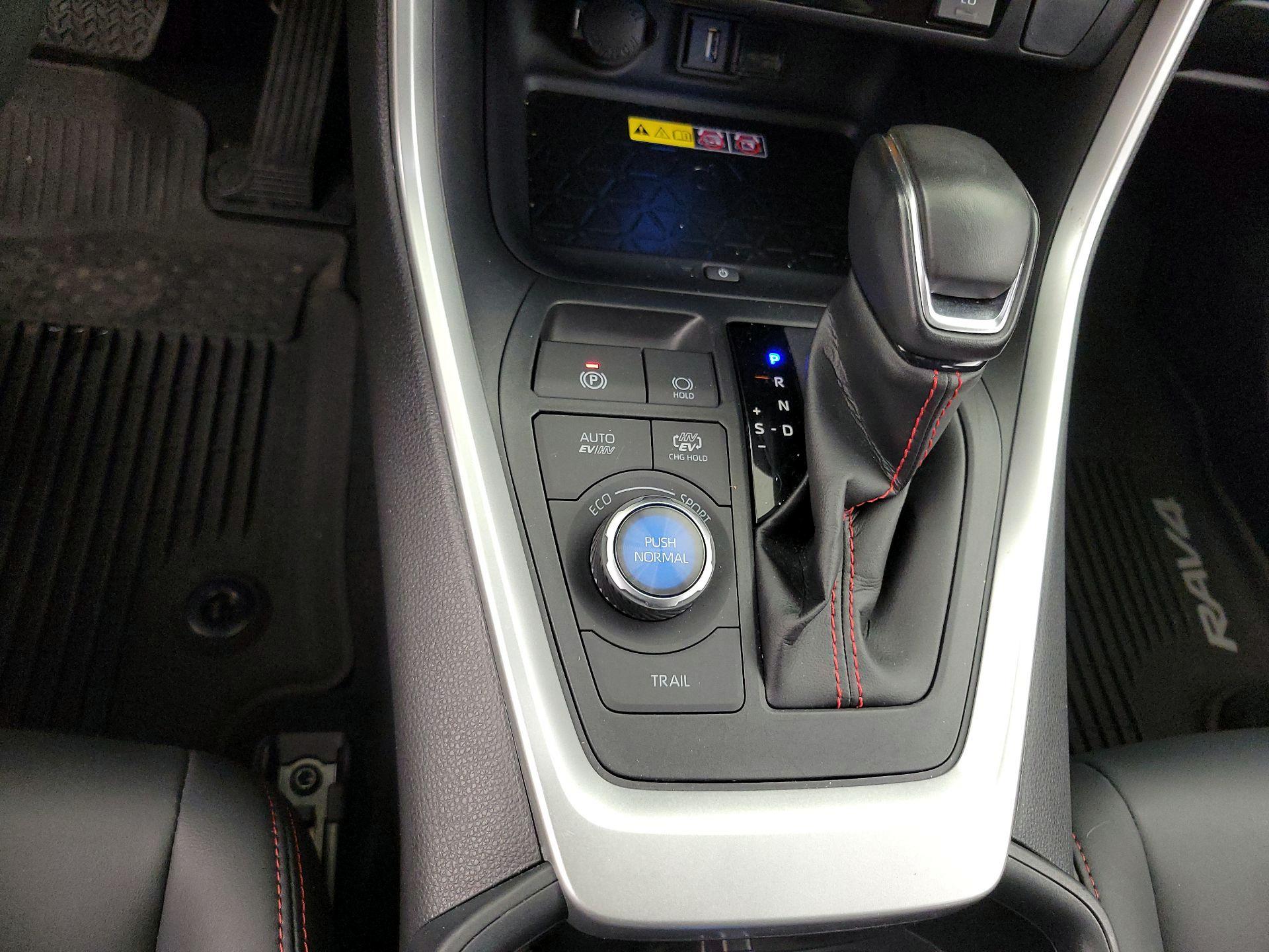 Thumbnail: 2022 Toyota RAV4 - 18