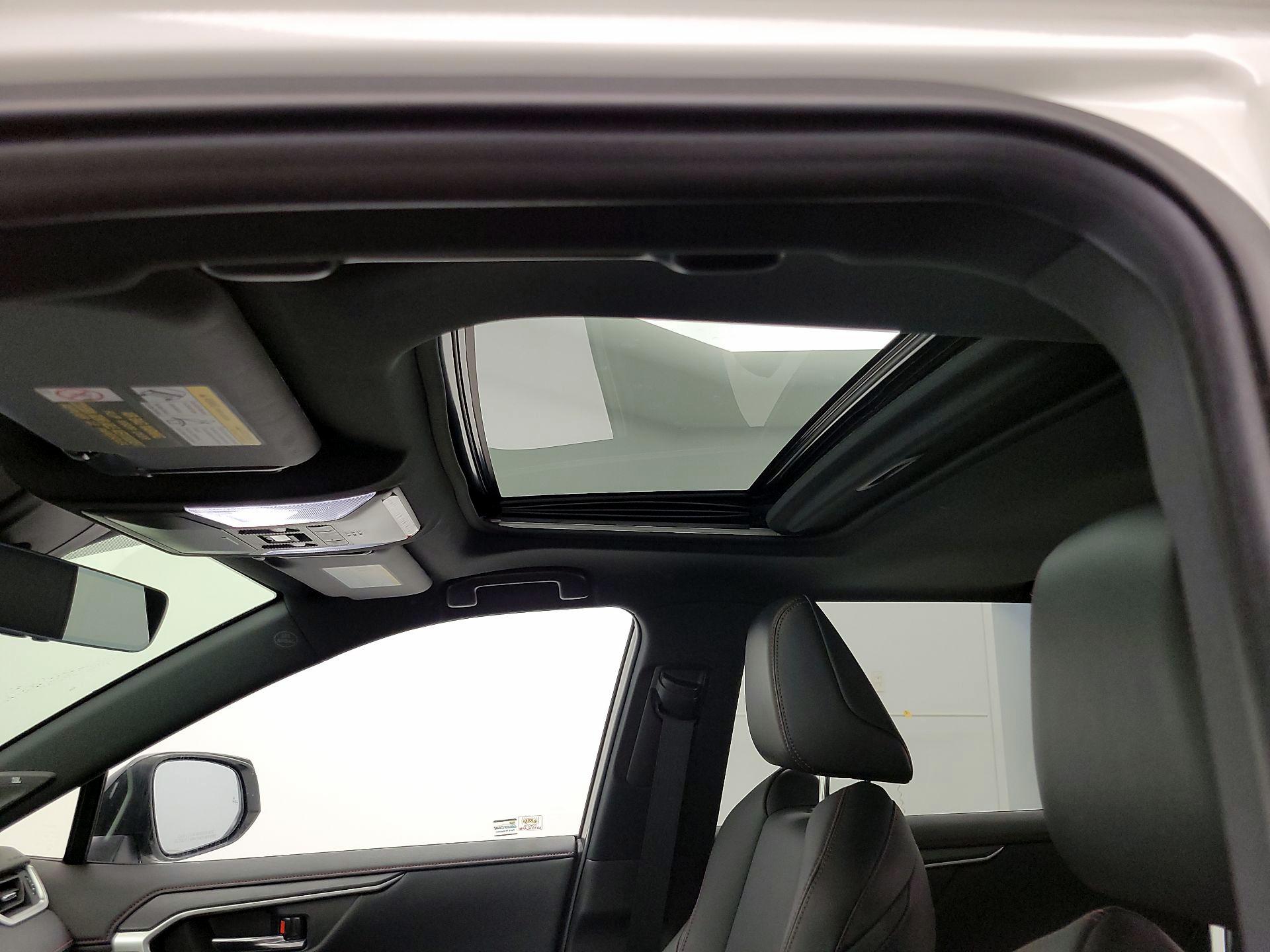 Thumbnail: 2022 Toyota RAV4 - 20