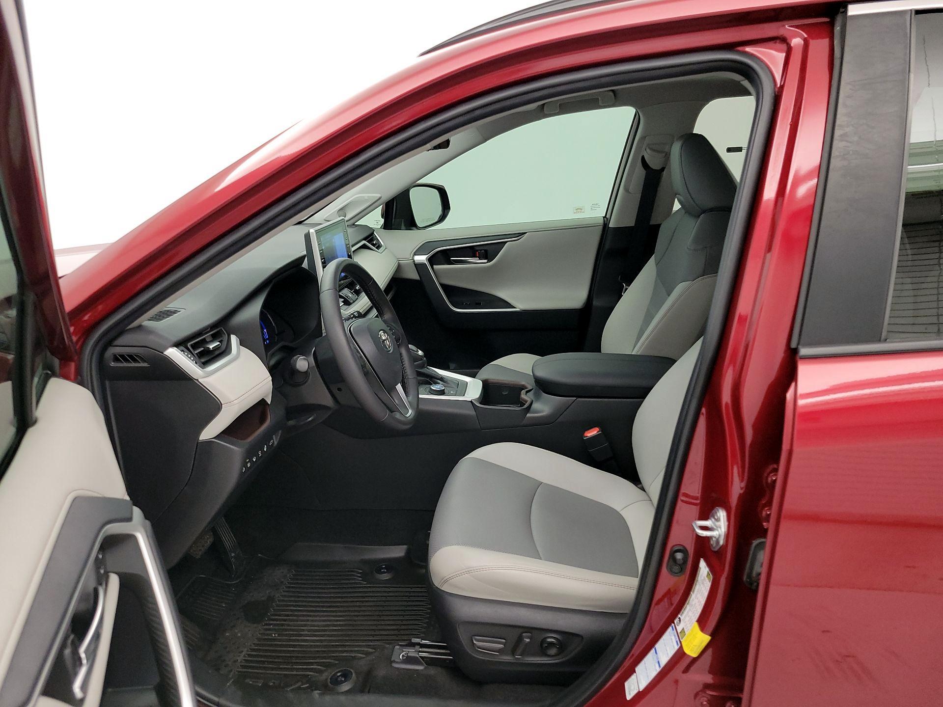 Thumbnail: 2022 Toyota RAV4 - 11