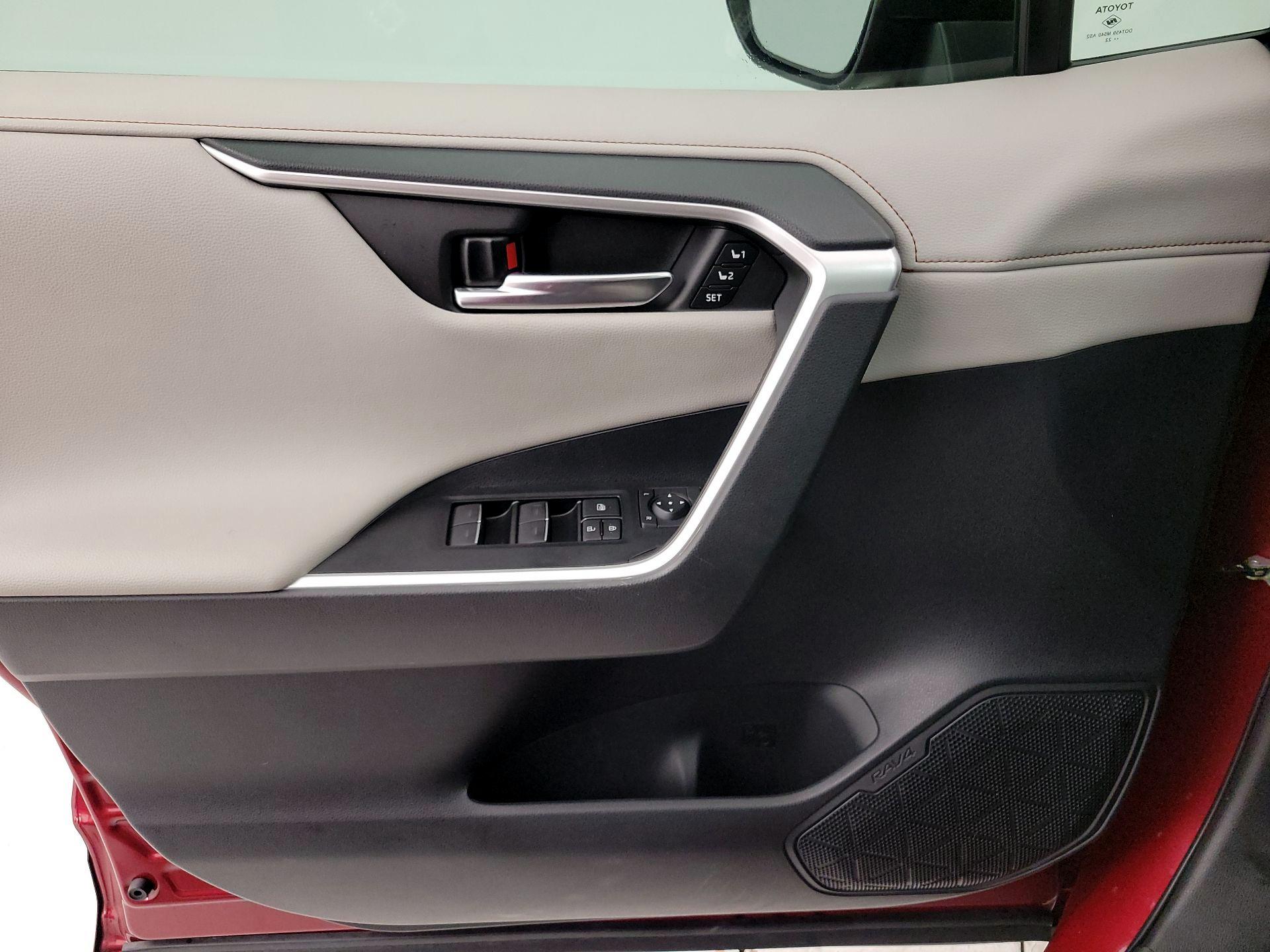 Thumbnail: 2022 Toyota RAV4 - 12