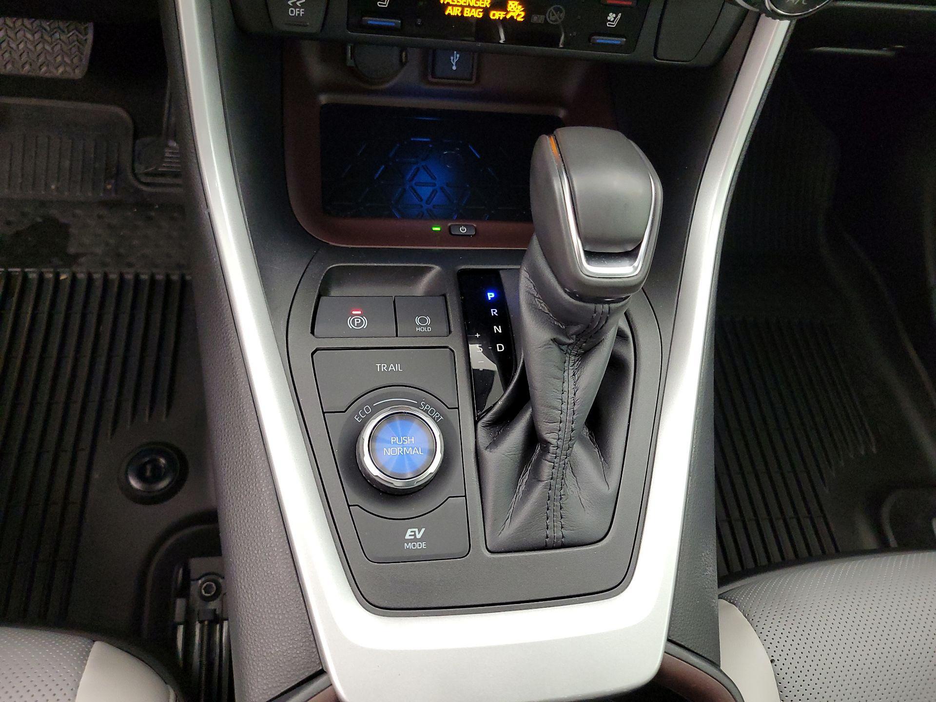 Thumbnail: 2022 Toyota RAV4 - 18