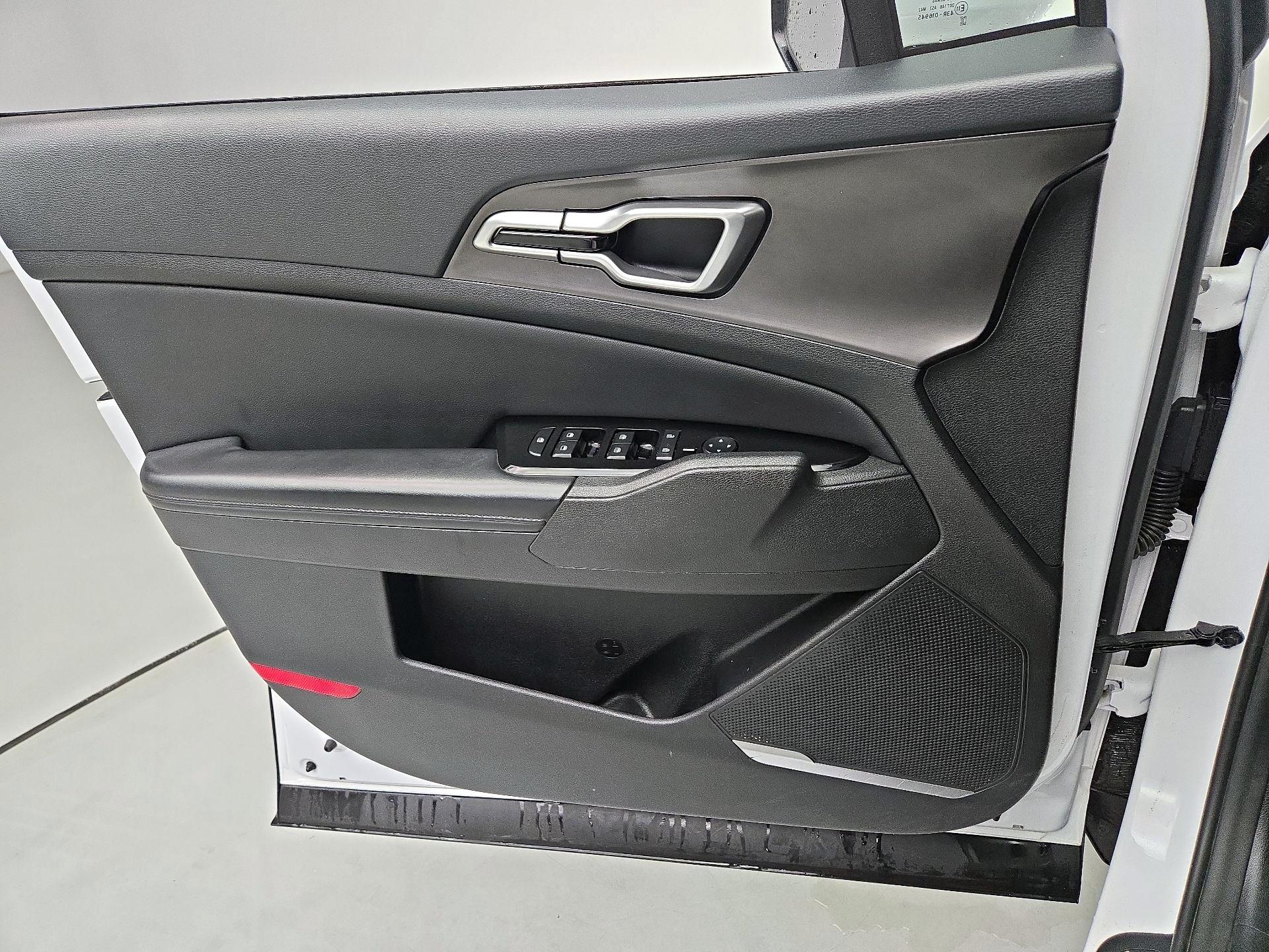 Thumbnail: 2023 Kia Sportage - 12