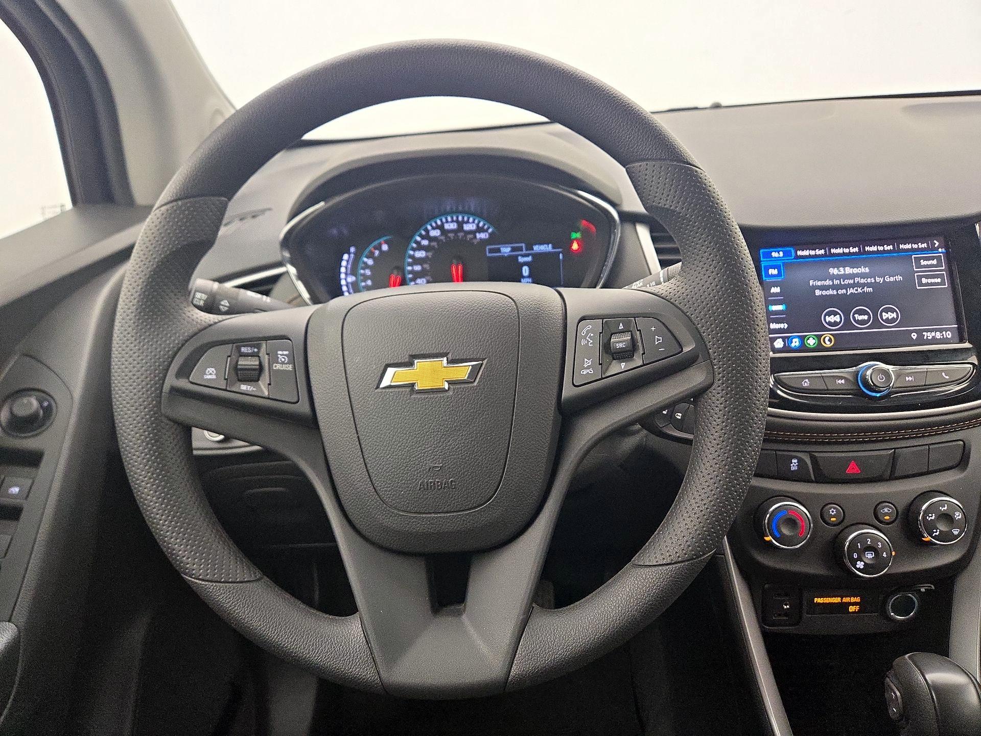 Thumbnail: 2022 Chevrolet Trax - 10