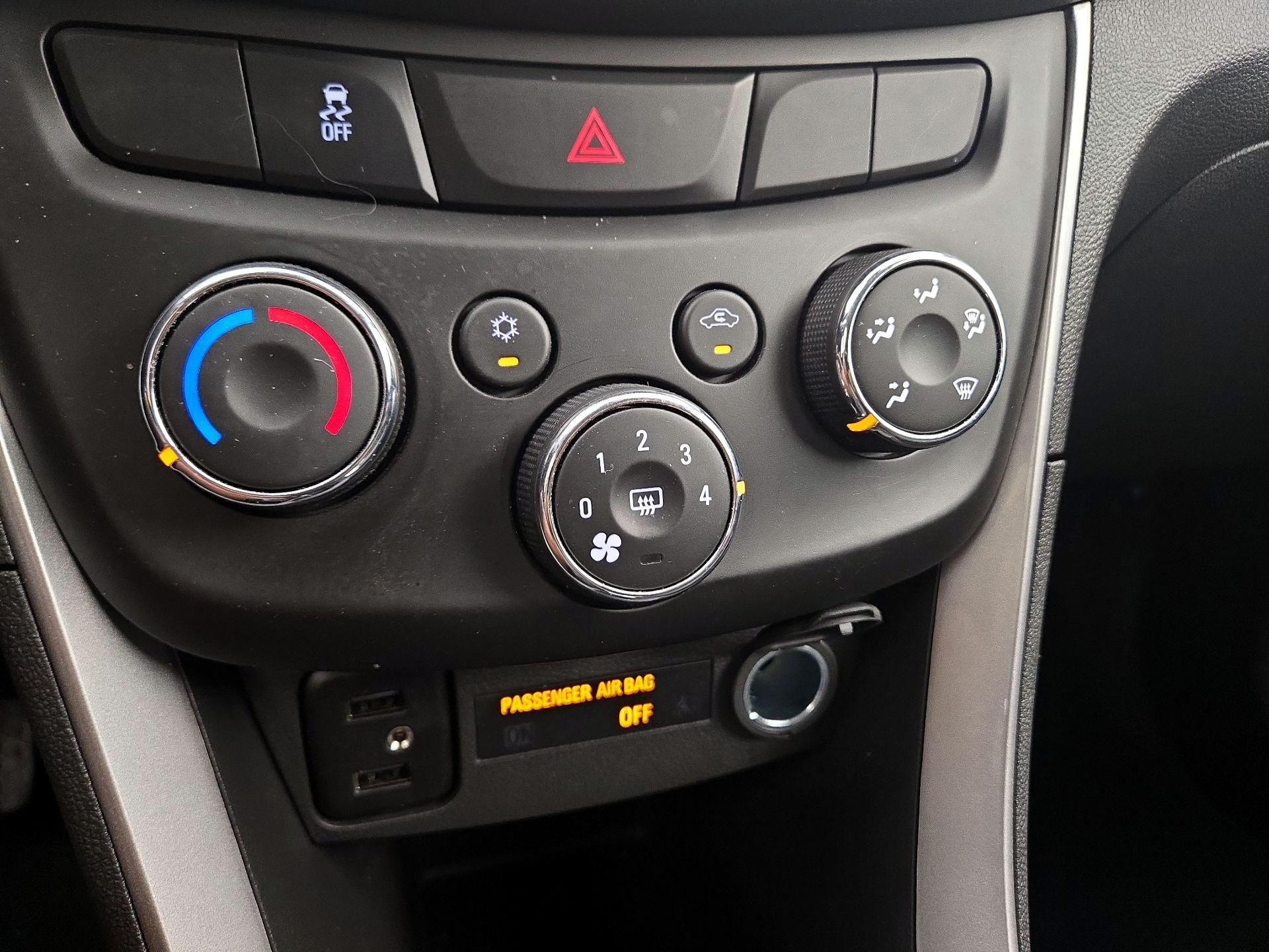 Thumbnail: 2022 Chevrolet Trax - 16