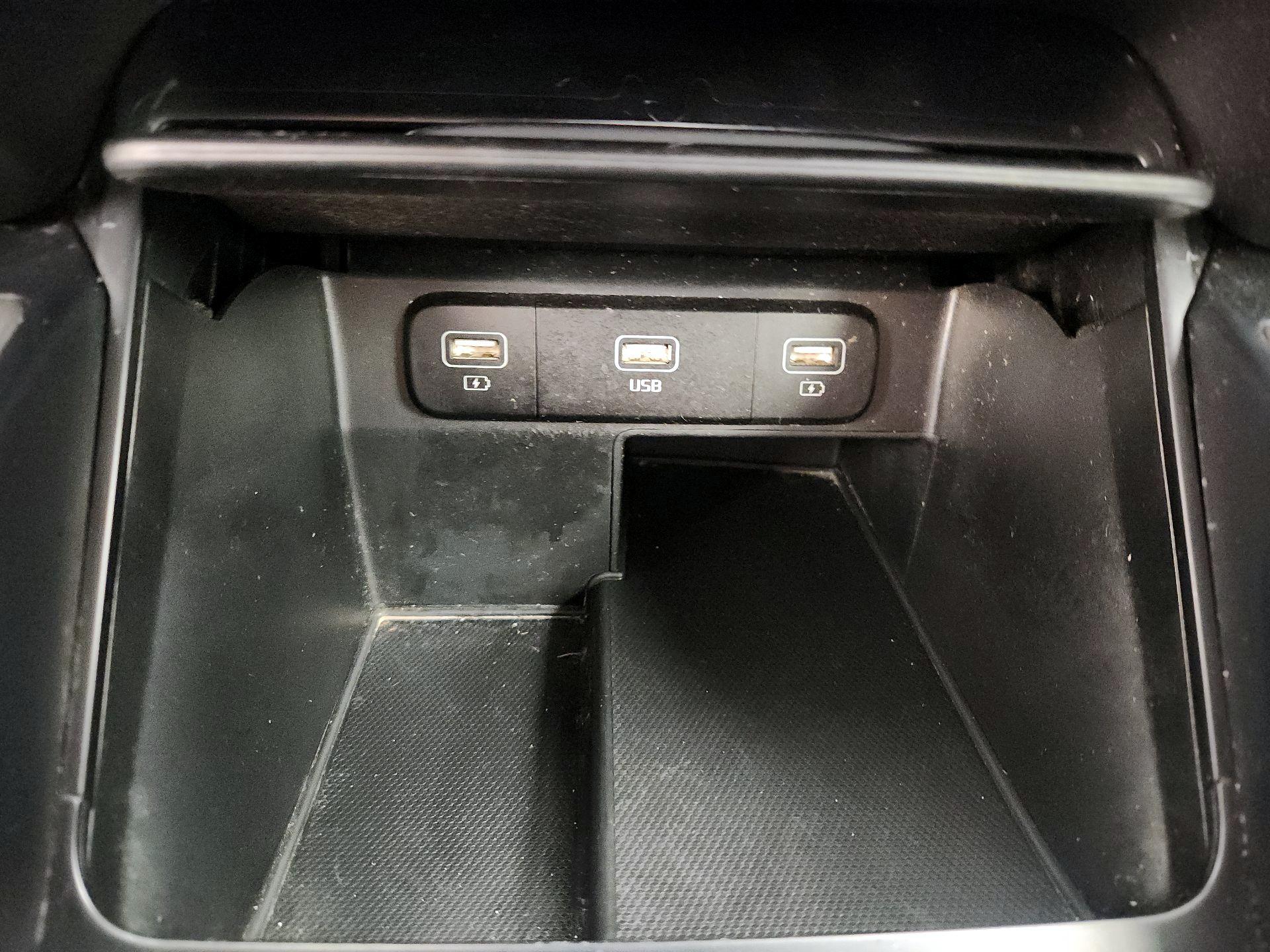 Thumbnail: 2022 Kia Sorento - 18