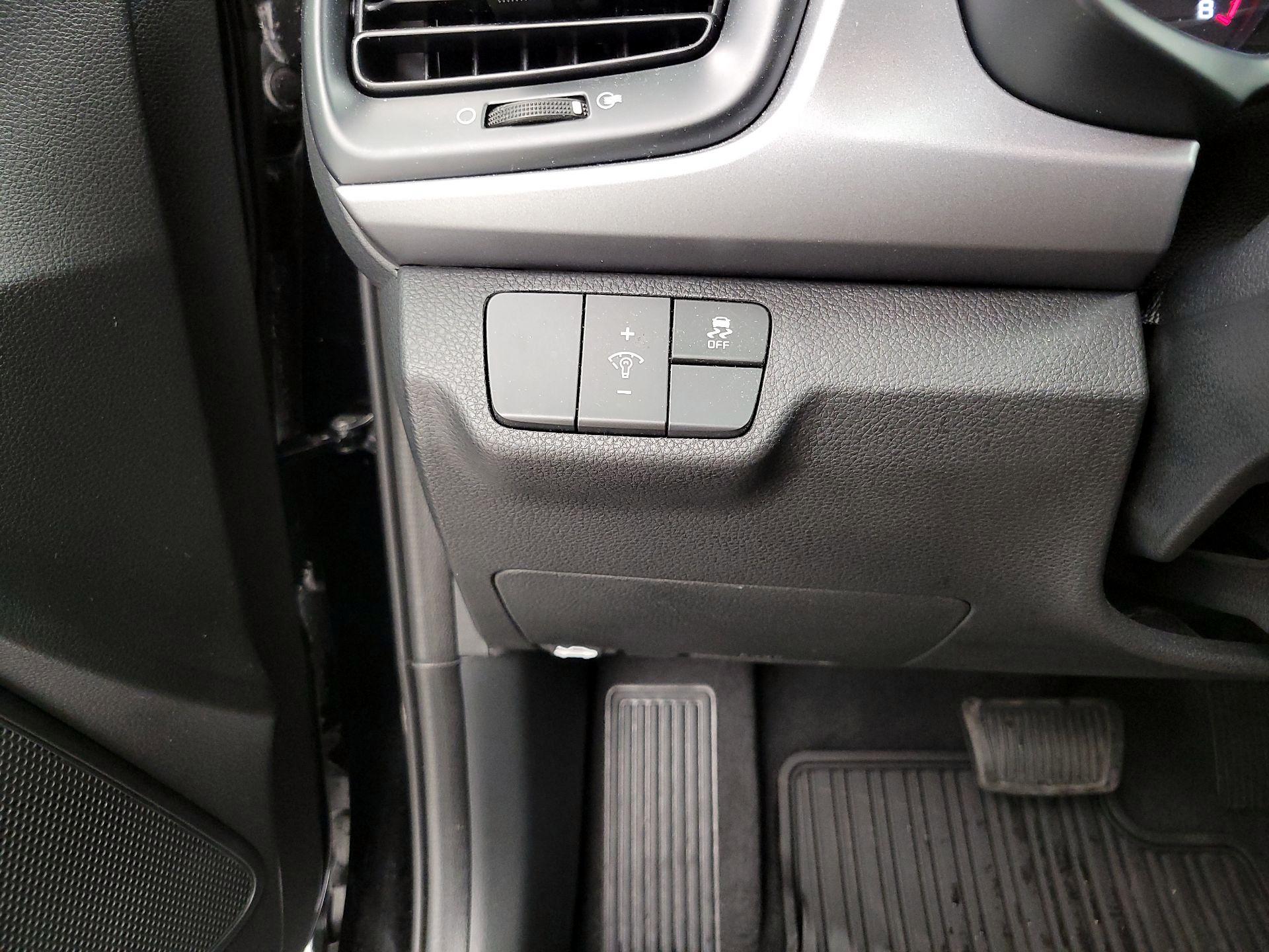 Thumbnail: 2023 Kia Rio - 13