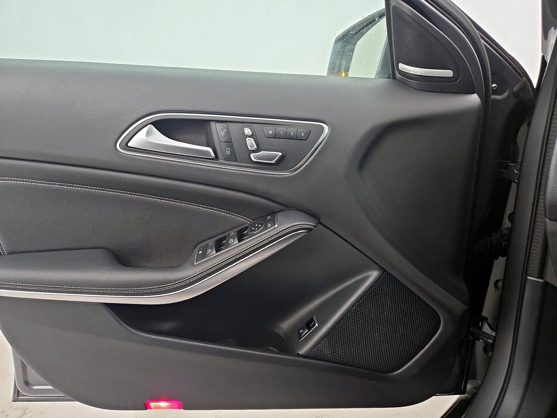 Thumbnail: 2020 Mercedes-Benz GLA - 12