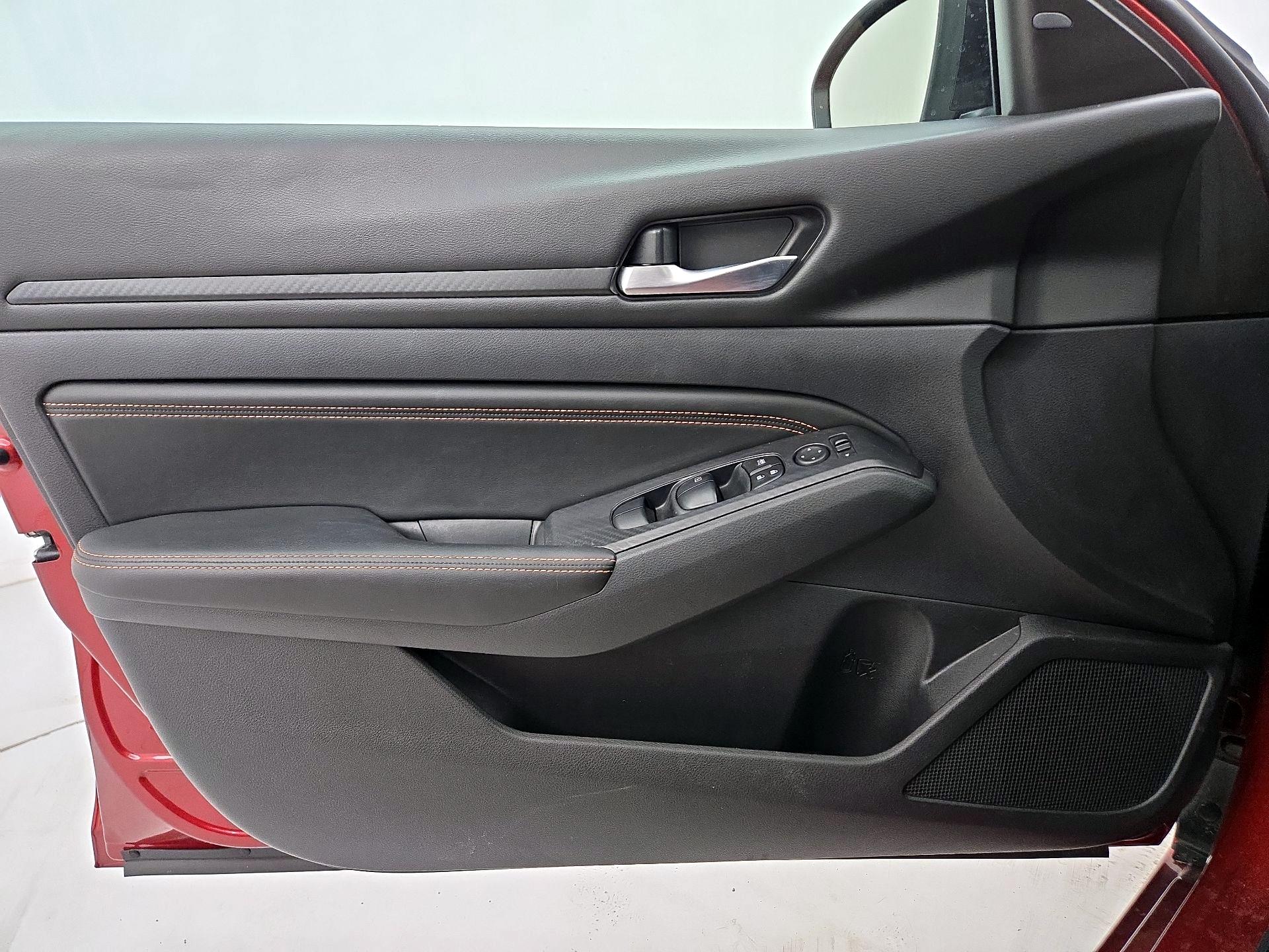 Thumbnail: 2019 Nissan Altima - 12