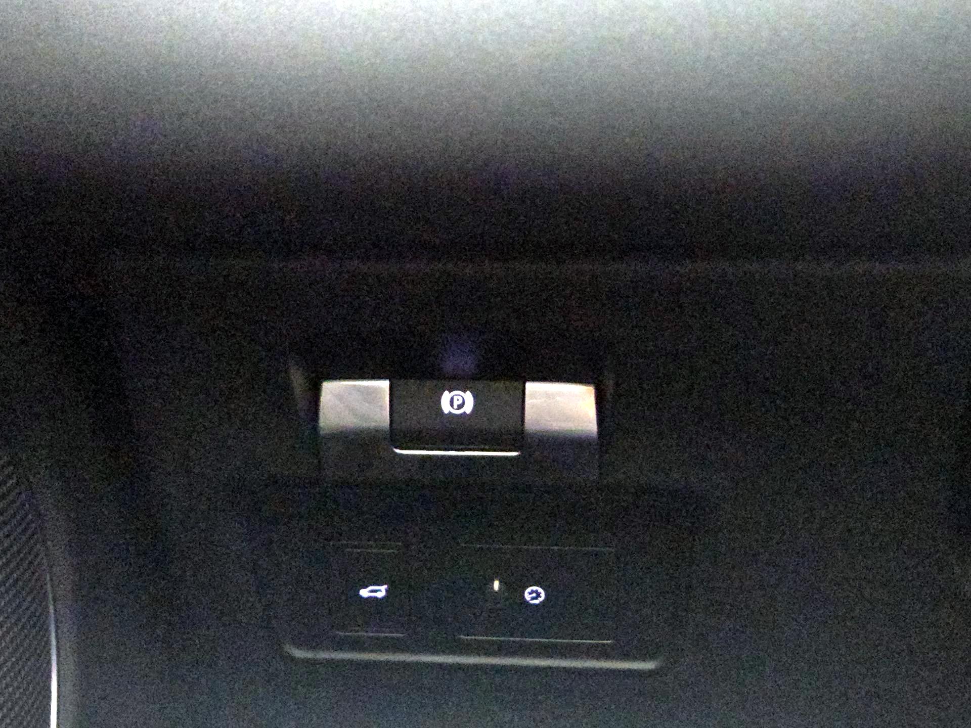 Thumbnail: 2020 Land Rover Discovery Sport - 13