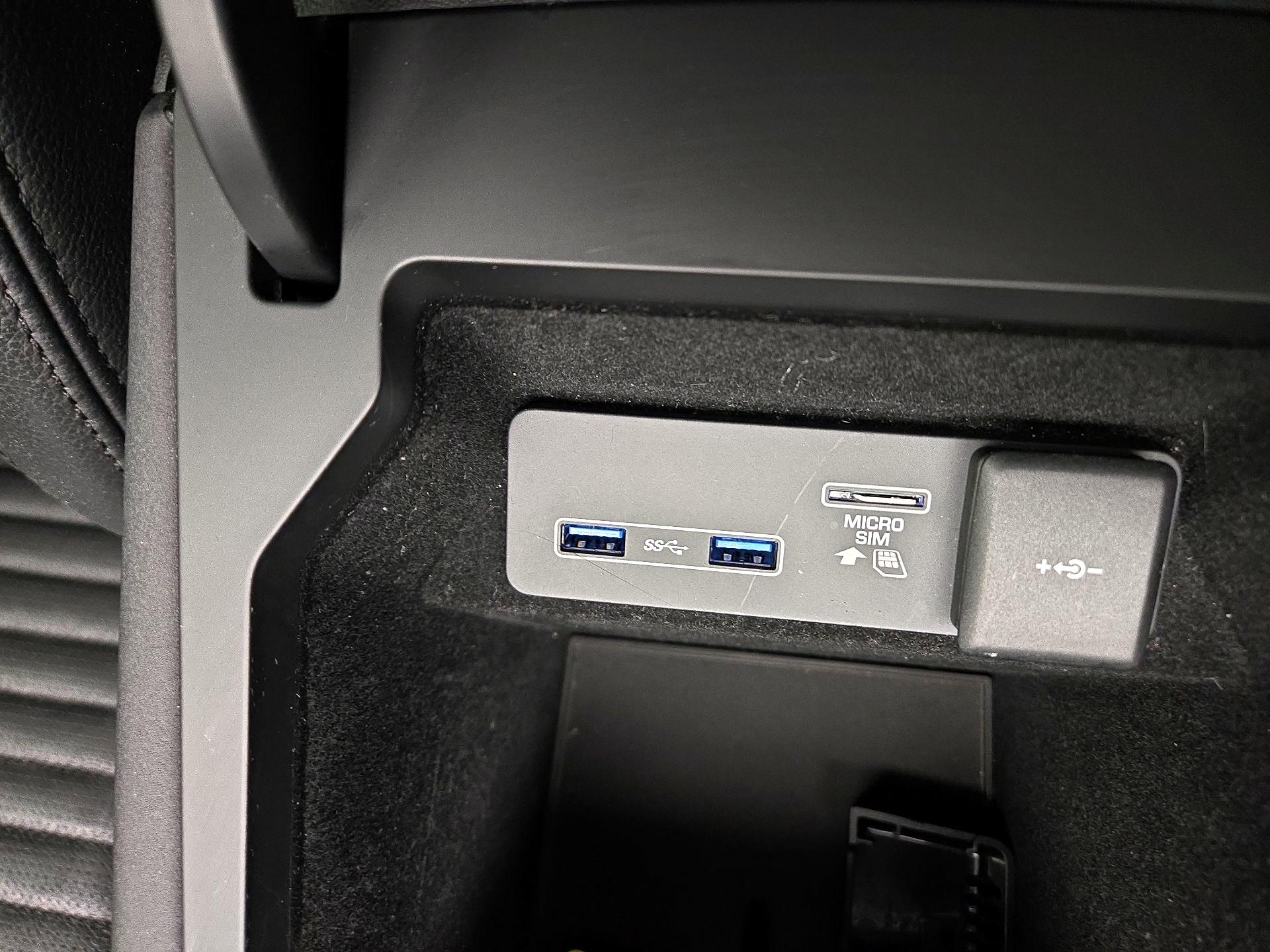 Thumbnail: 2020 Land Rover Discovery Sport - 18