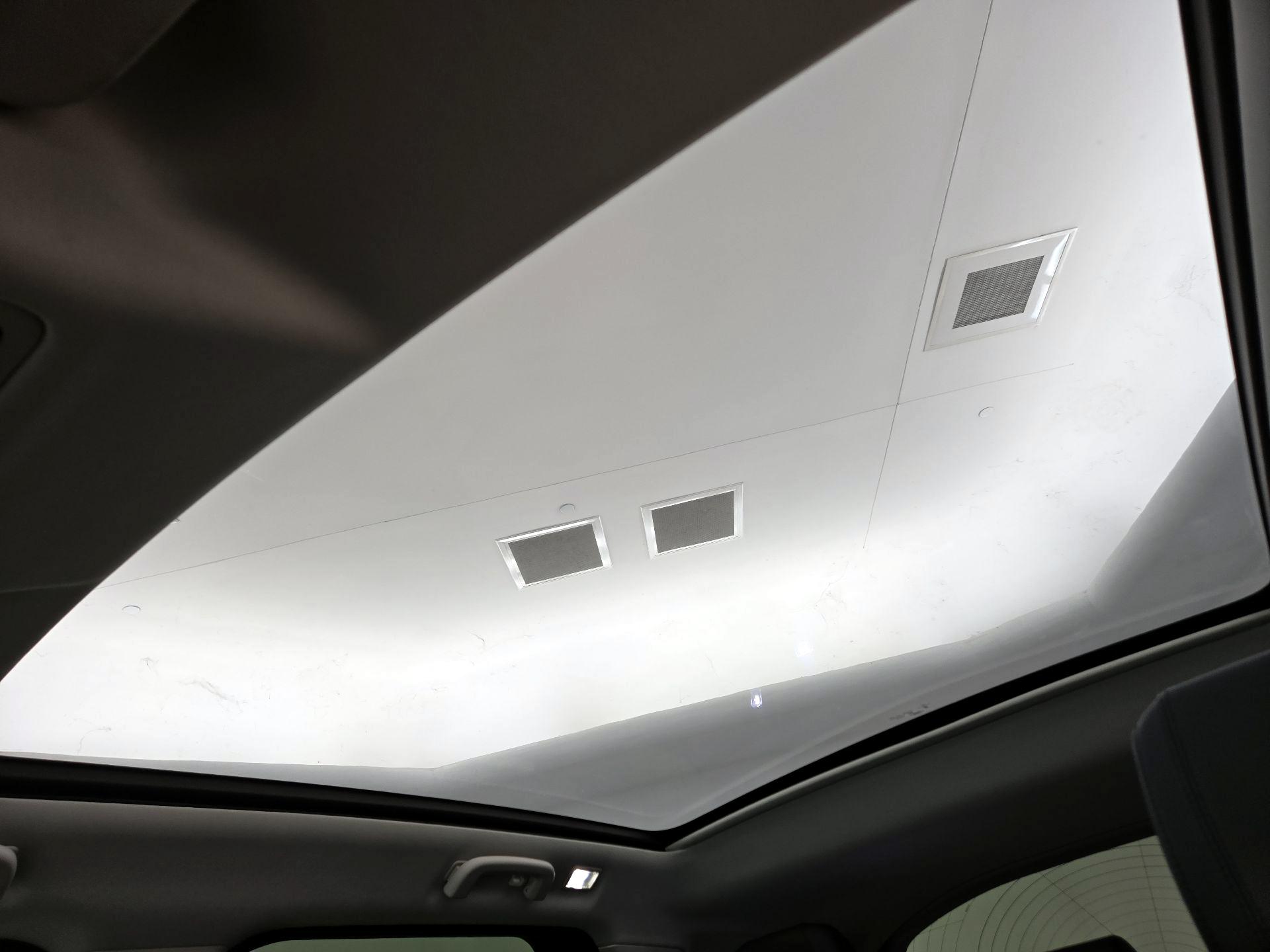 Thumbnail: 2020 Land Rover Discovery Sport - 19